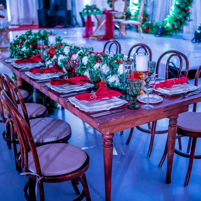 Decorate Your Dining Room This Holiday With Right Dining Table Décor
