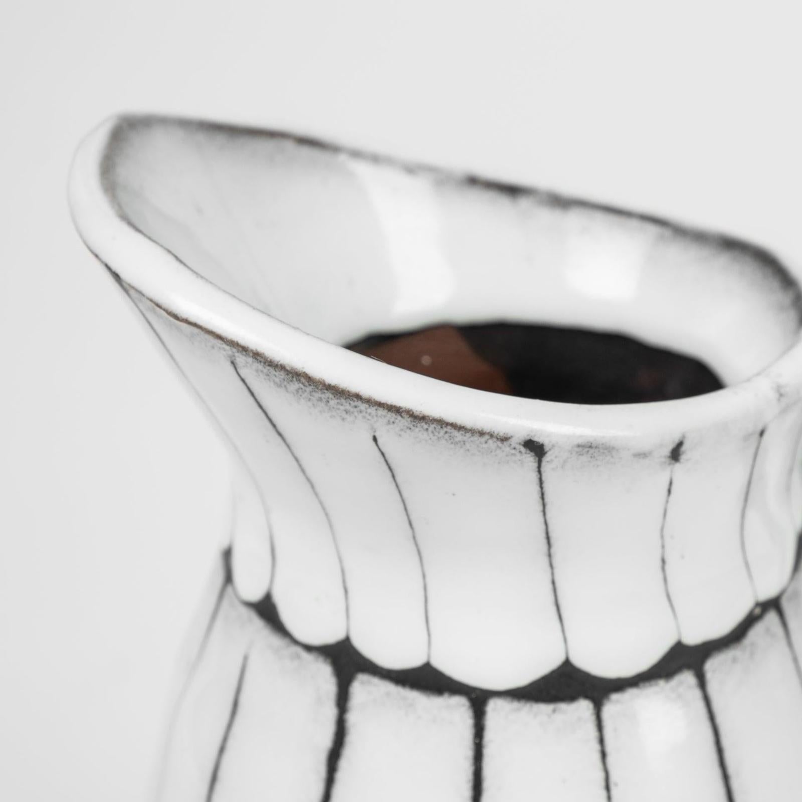 Mercana Lome White/Black Ceramic Jug