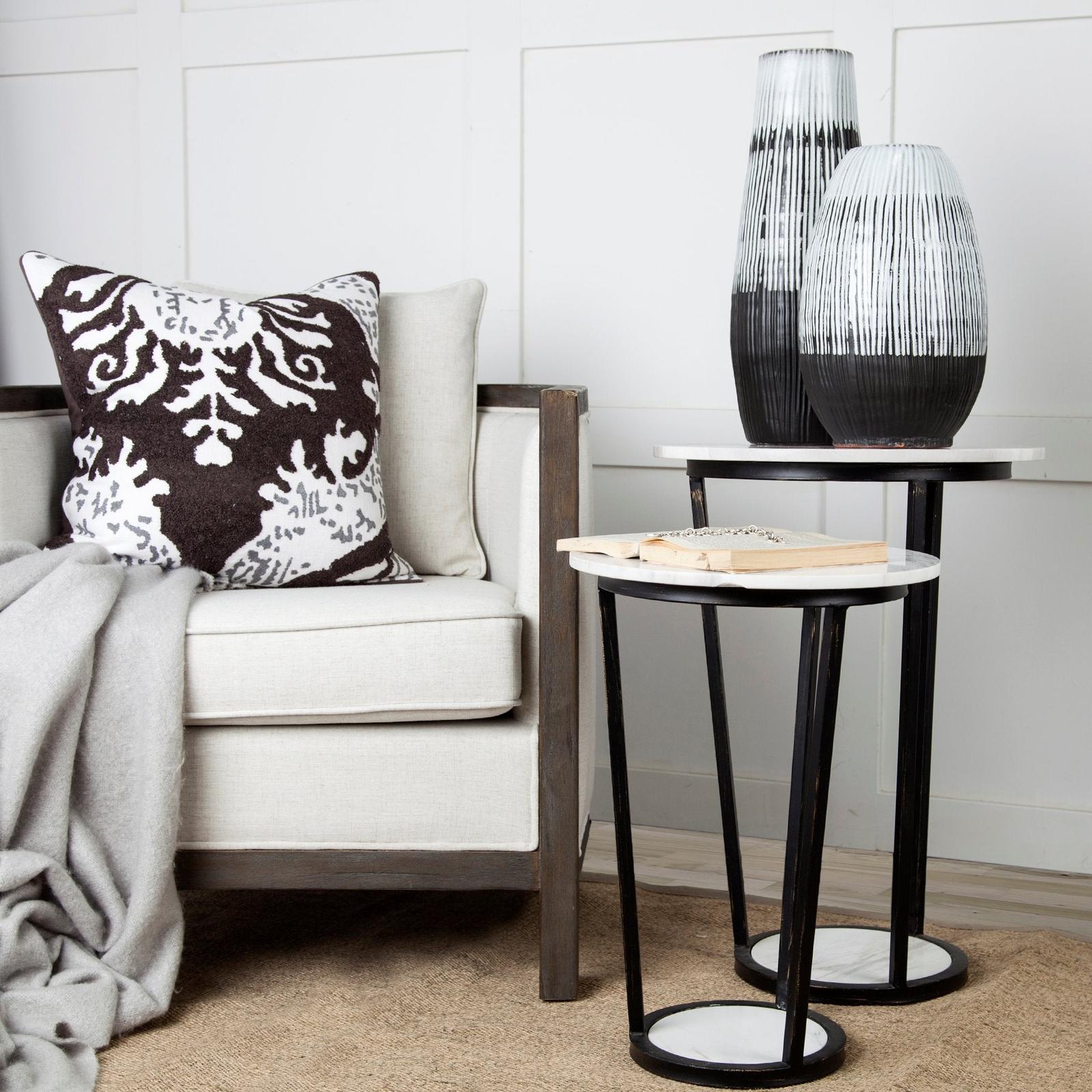Mercana Bombola White Round Marble Top W/Black Metal Frame Accent Table