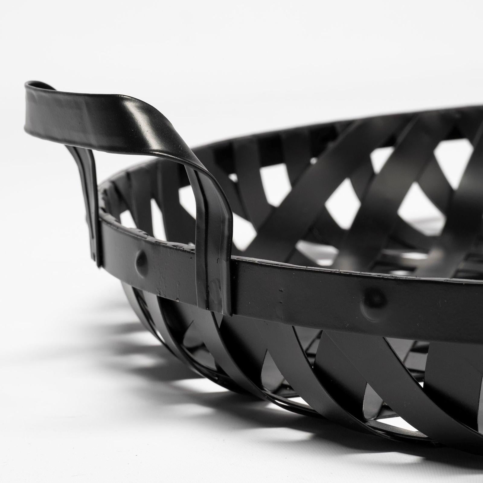 Mercana Lito Black Woven Metal Round Serving Trays- Set of 2