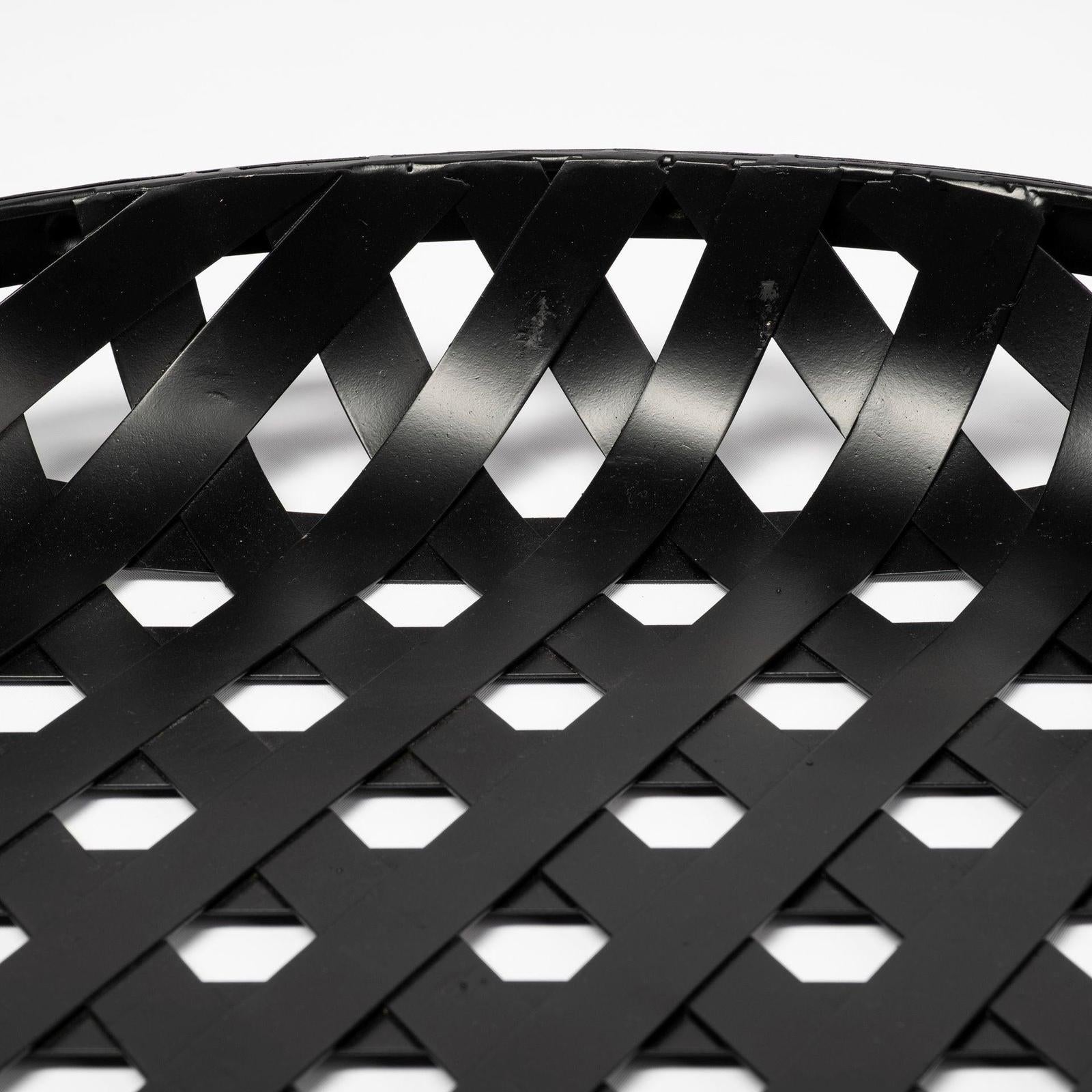 Mercana Lito Black Woven Metal Round Serving Trays- Set of 2