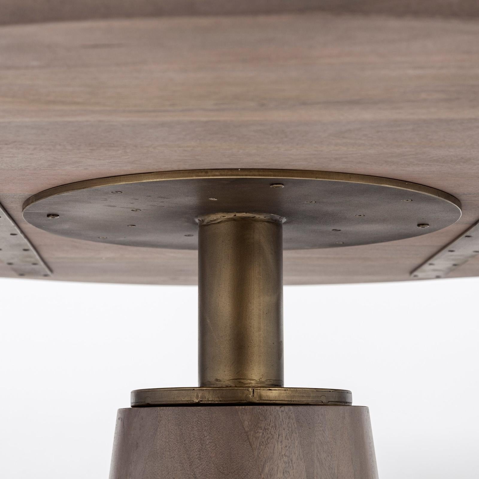 Mercana Maxwell Round Accent Pedestal Bistro Table
