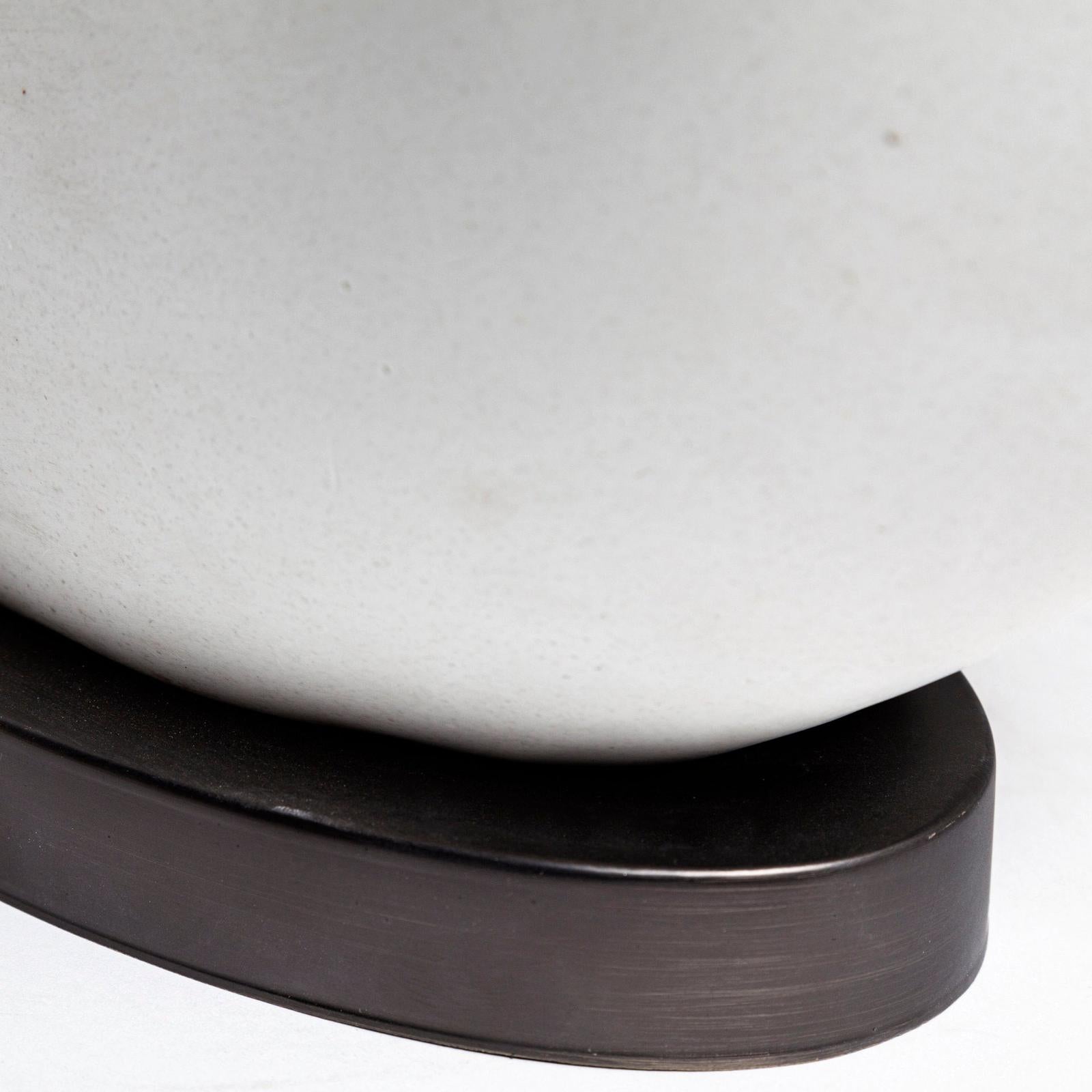 Mercana Celtica White Resin Ring-Shaped Base Table Lamp