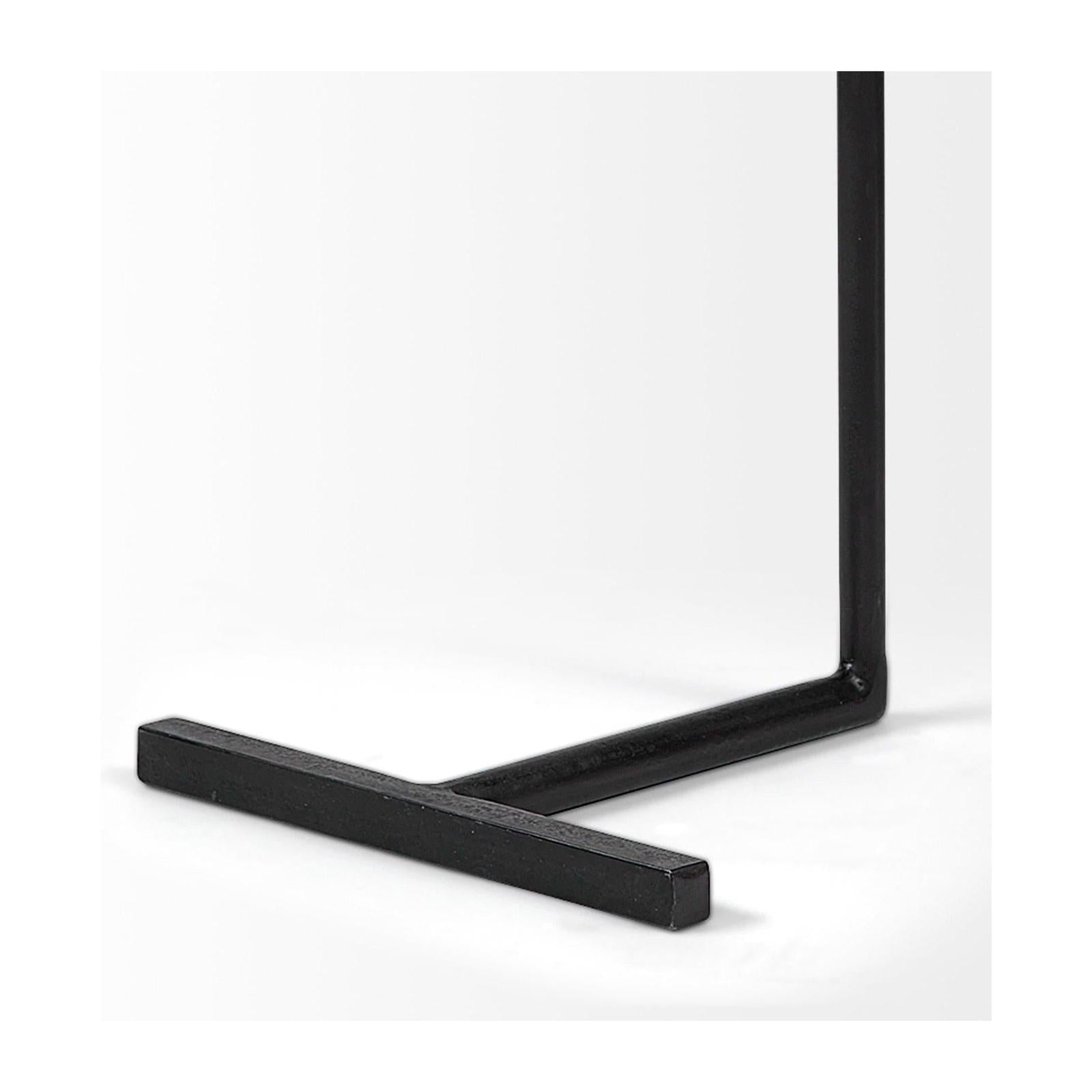 Mercana Ballatine Round Top w/ Black Metal Base Accent Table