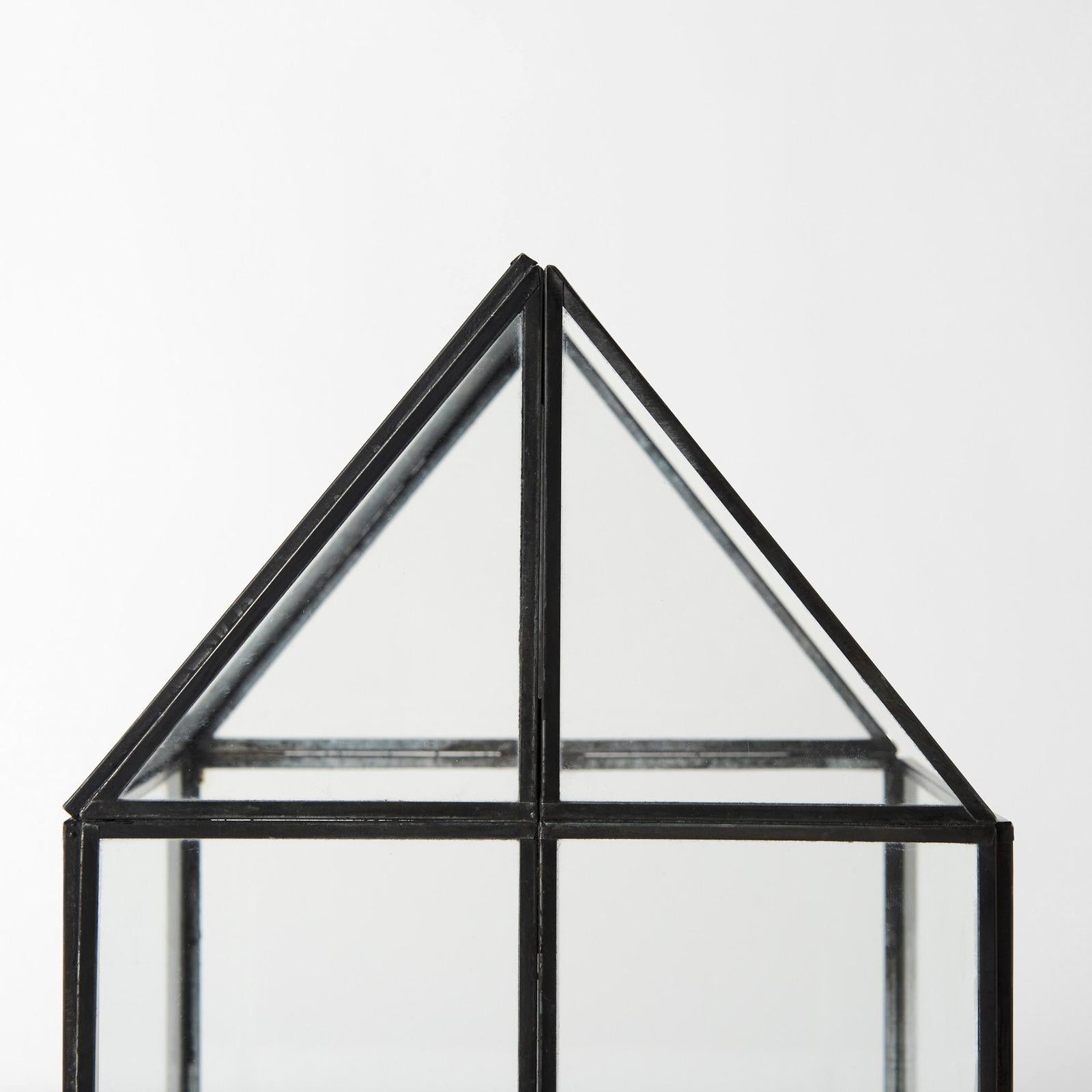 Mercana Sikes Hut Terrarium W/Glass Base