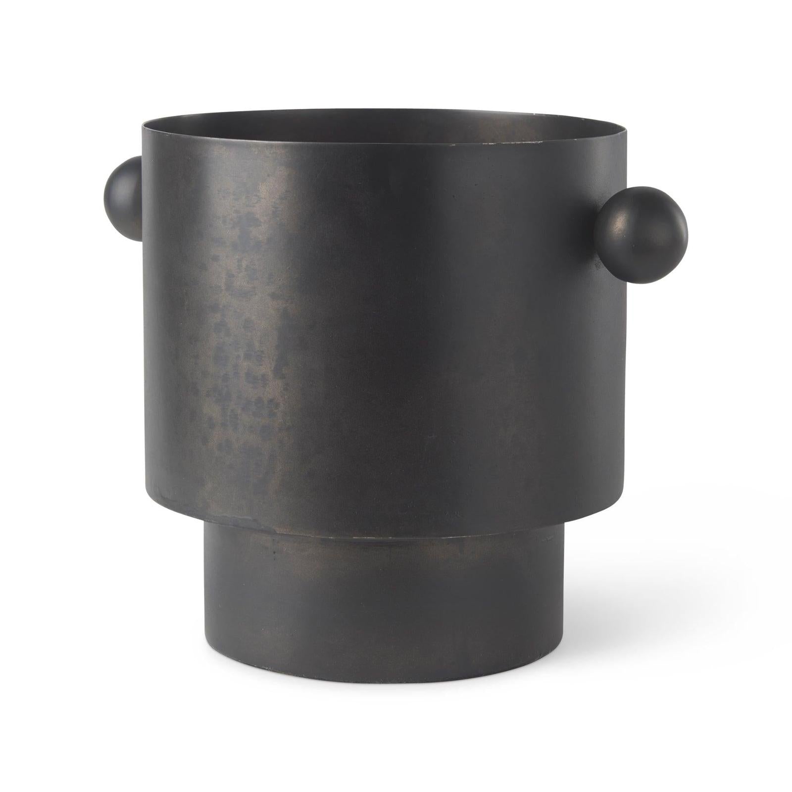 Mercana Juno Iron Vase Clearance