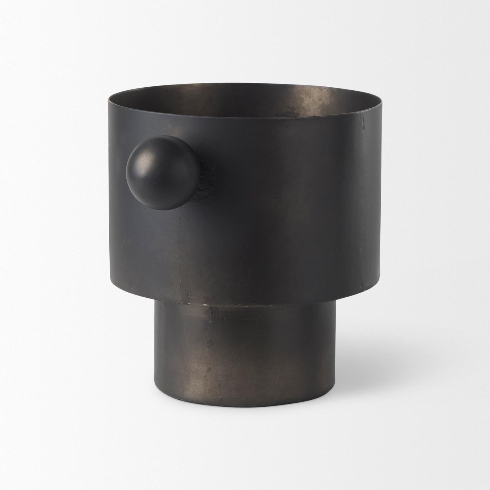 Mercana Juno Iron Vase Clearance
