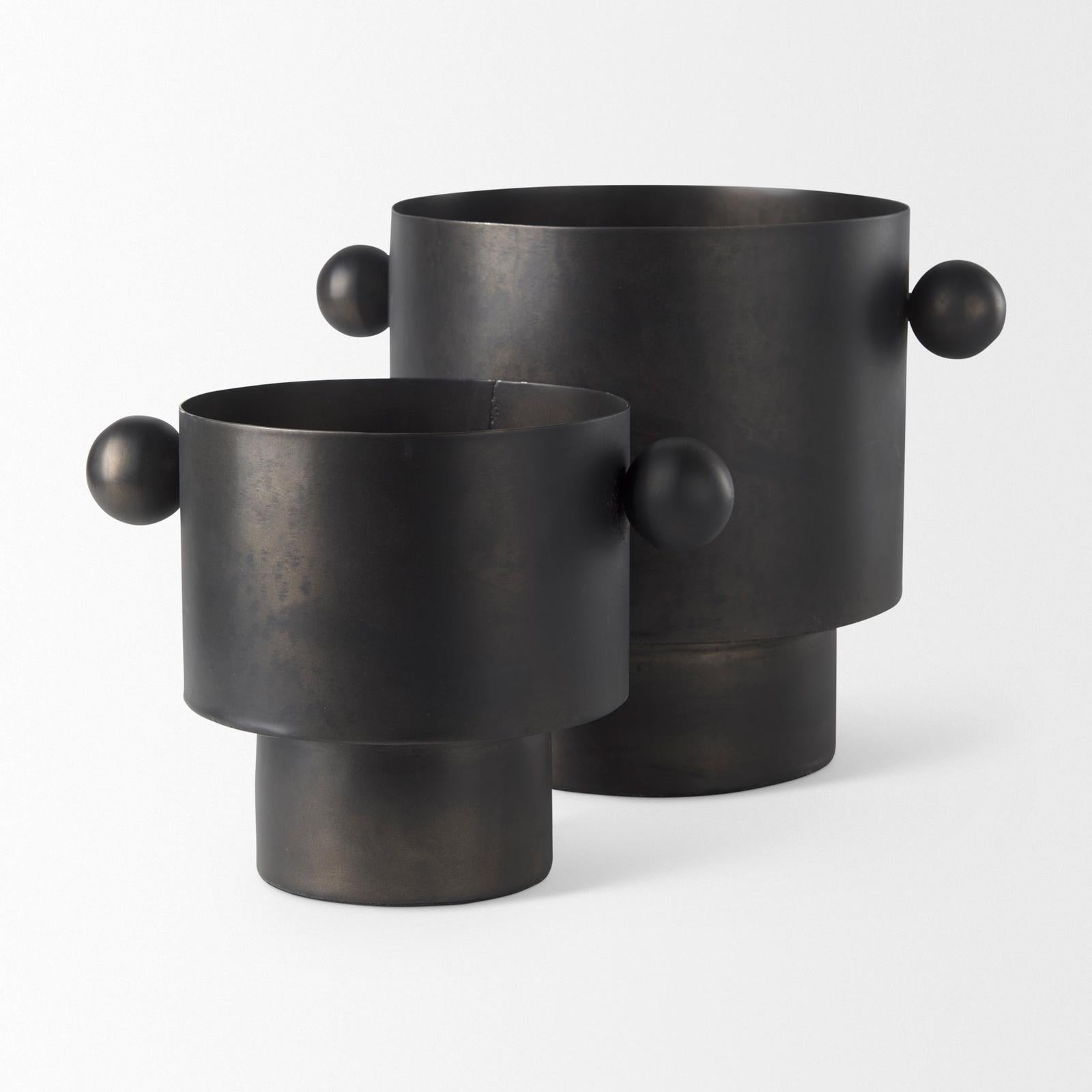 Mercana Juno Iron Vase Clearance