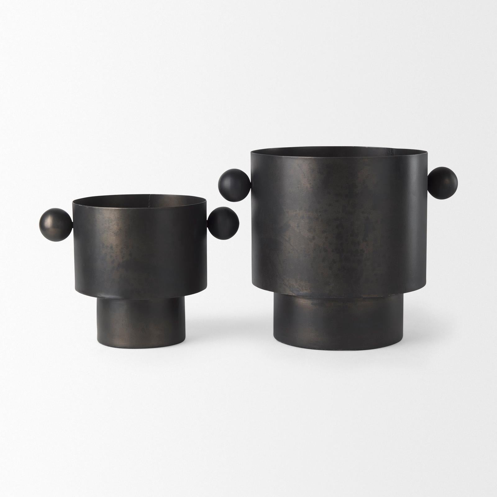 Mercana Juno Iron Vase Clearance