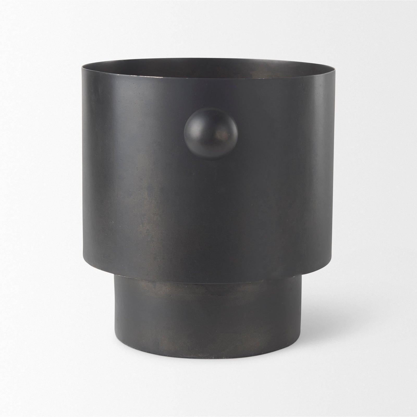 Mercana Juno Iron Vase Clearance