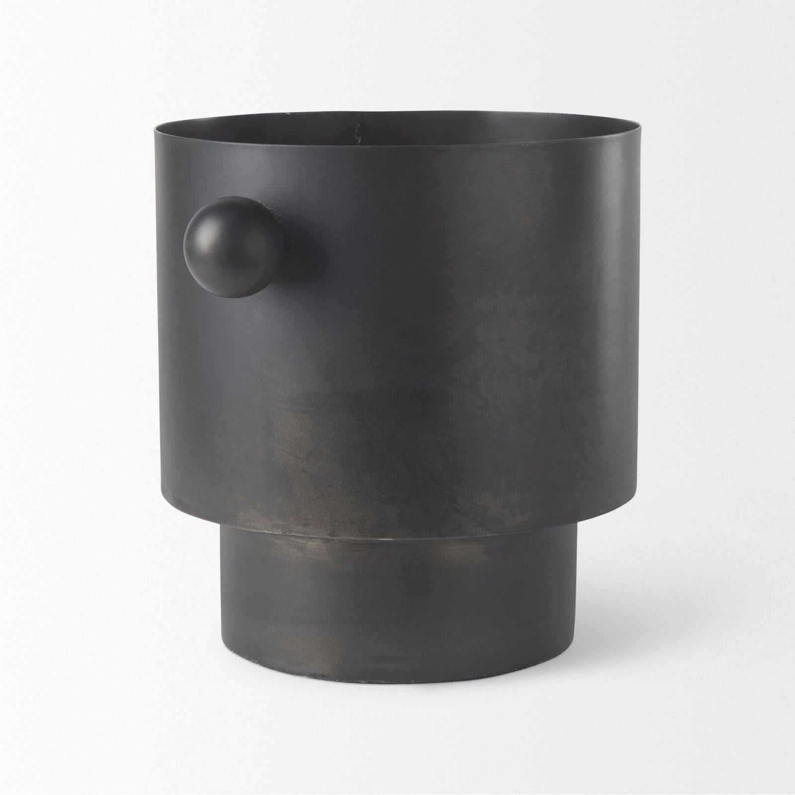 Mercana Juno Iron Vase Clearance