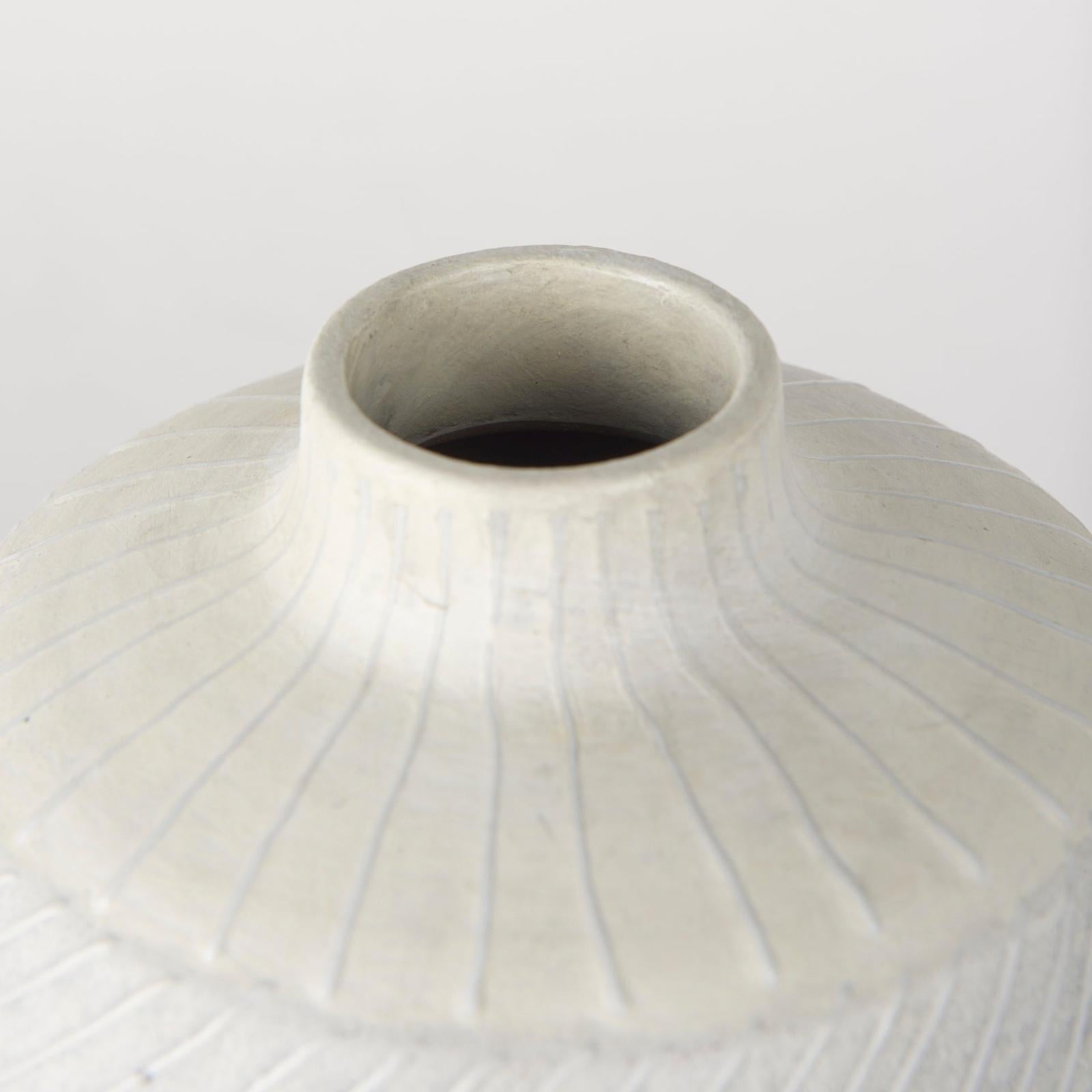 Mercana Blume Off-White w/ Gray Textured Vase
