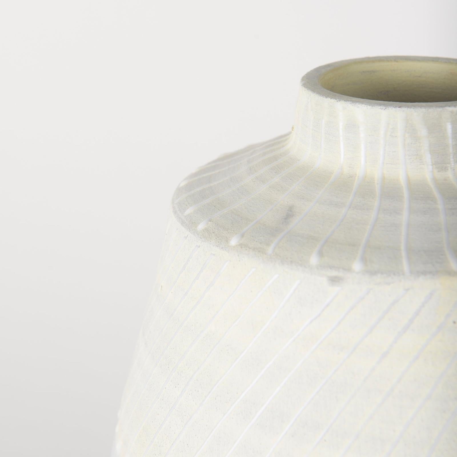 Mercana Blume Off-White w/ Gray Textured Vase