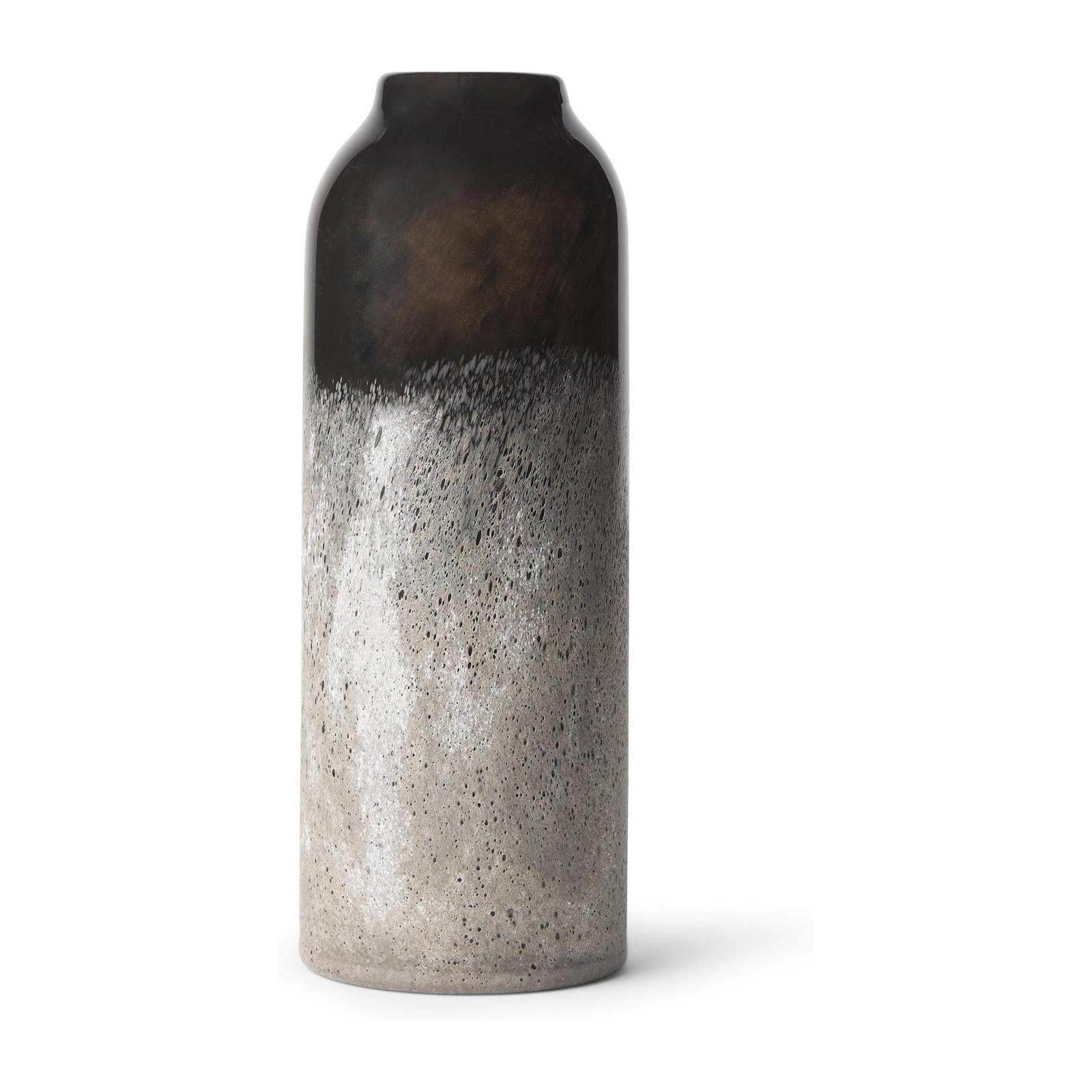 Mercana Emu Black w/ Gray Vase