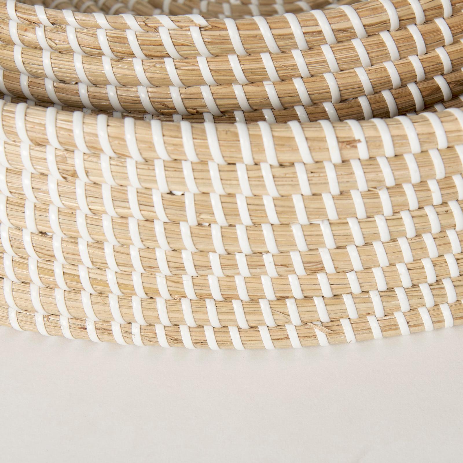 Mercana Kalama Large Round Seagrass Trays w/ Handles- Set of 2