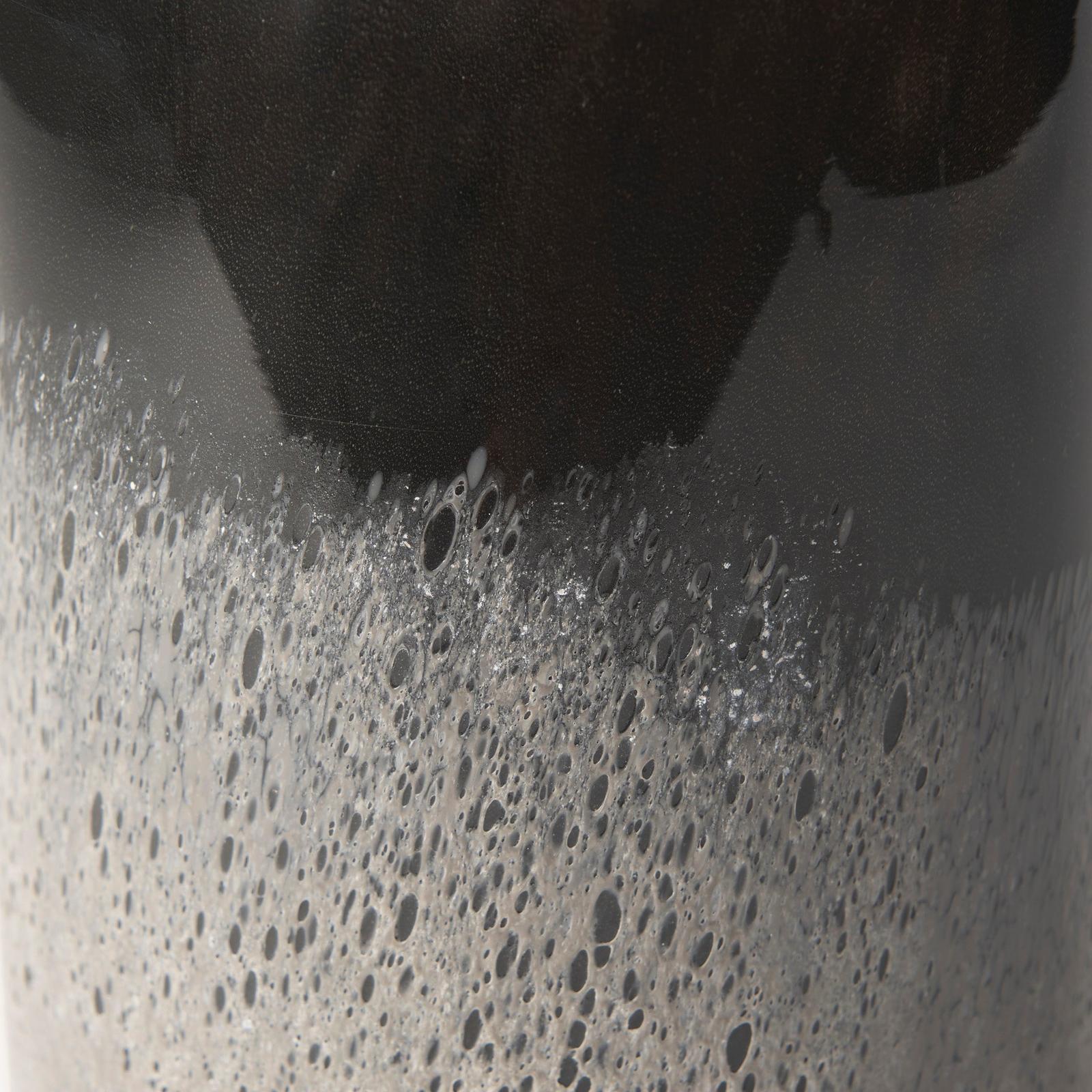 Mercana Emu Black w/ Gray Vase