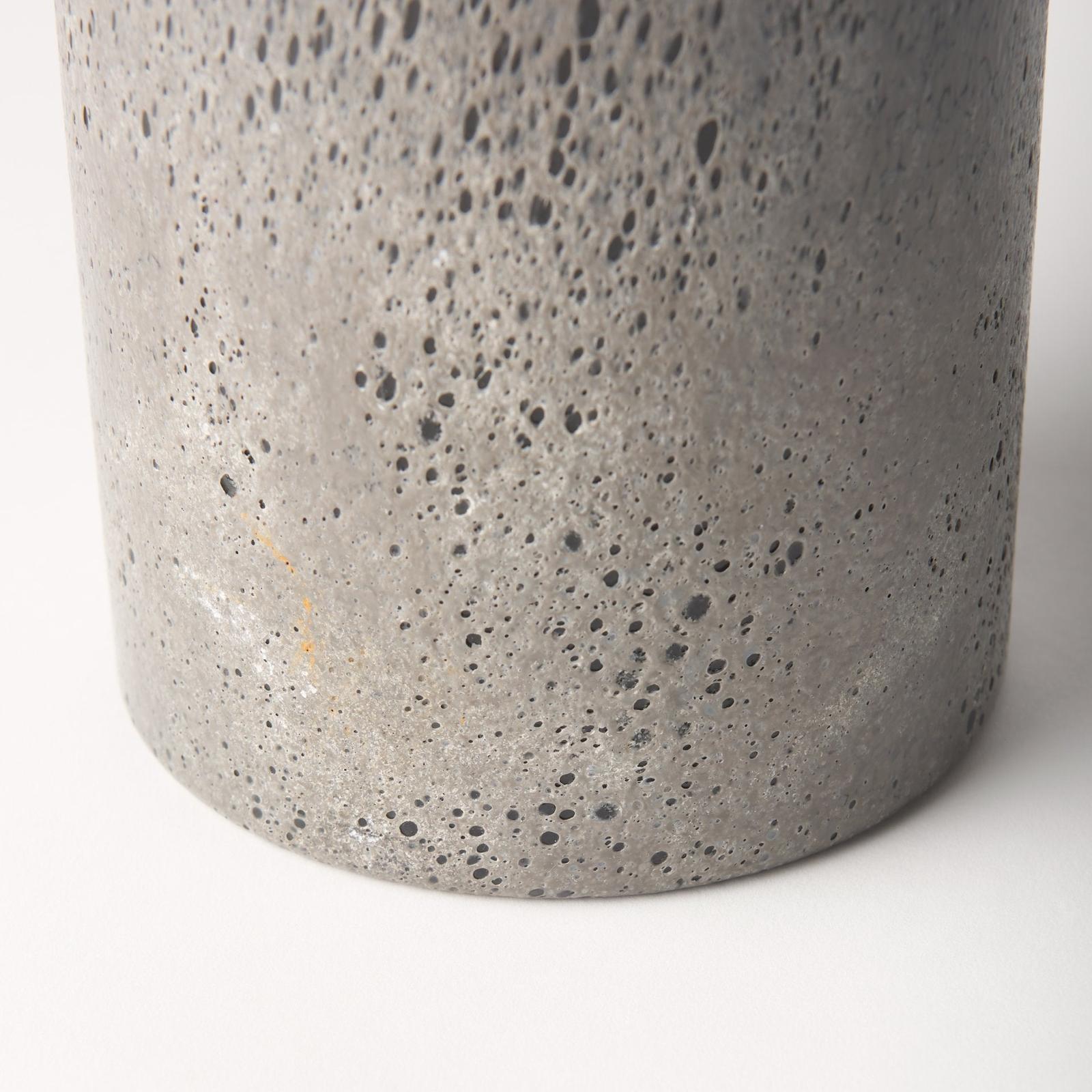 Mercana Emu Black w/ Gray Vase