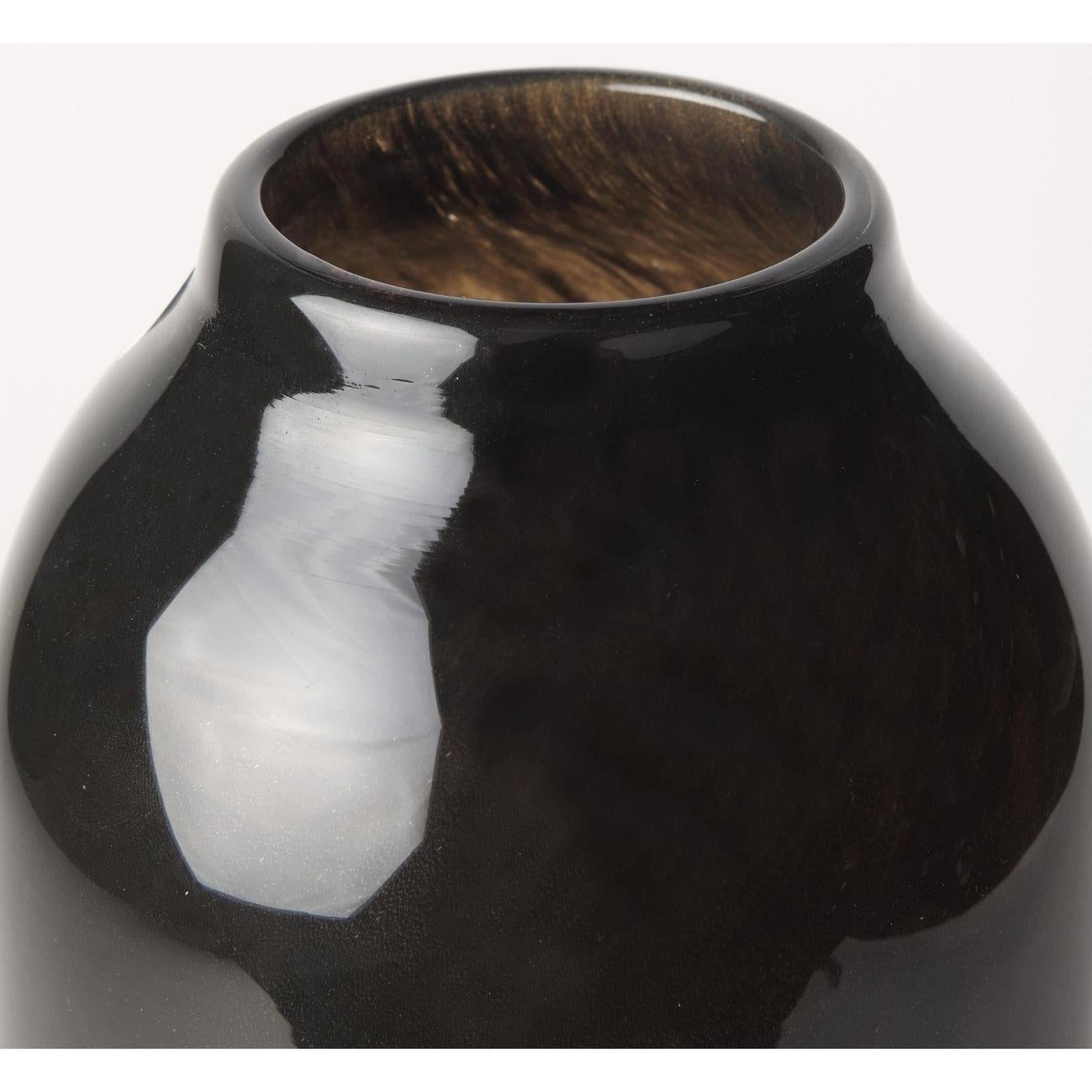 Mercana Emu Black w/ Gray Vase