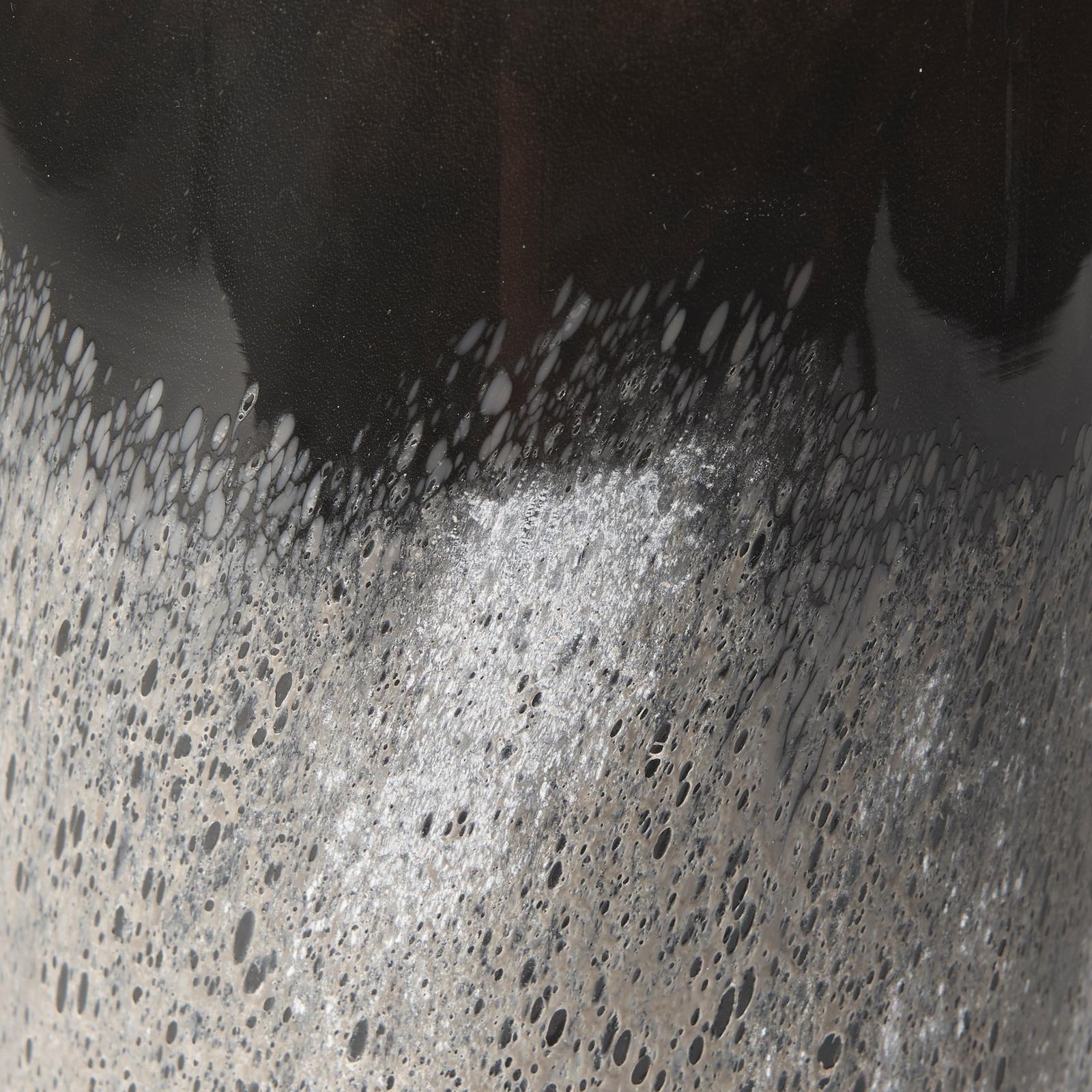 Mercana Emu Black w/ Gray Vase
