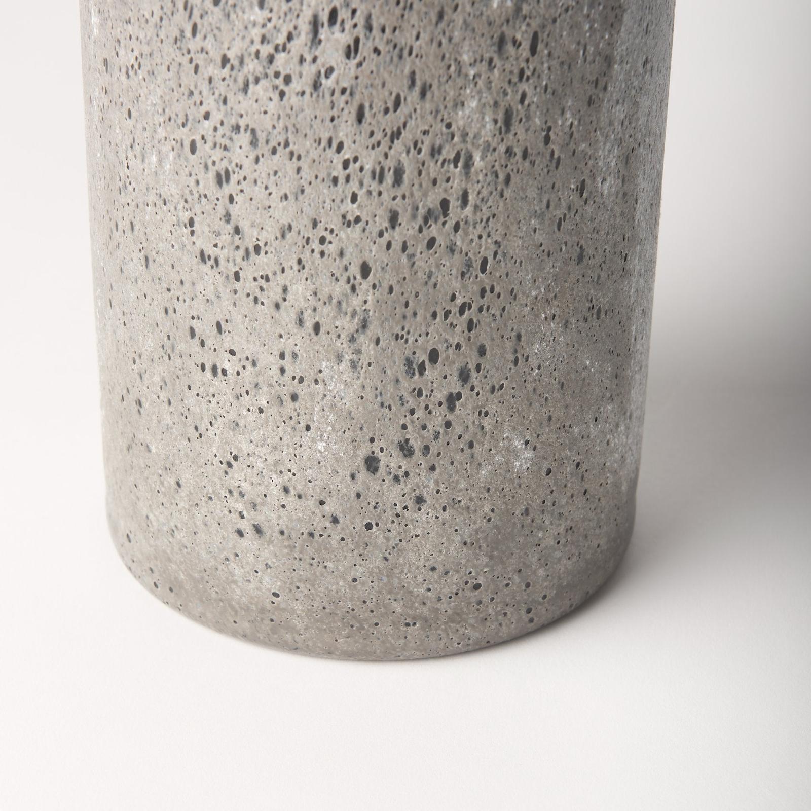 Mercana Emu Black w/ Gray Vase