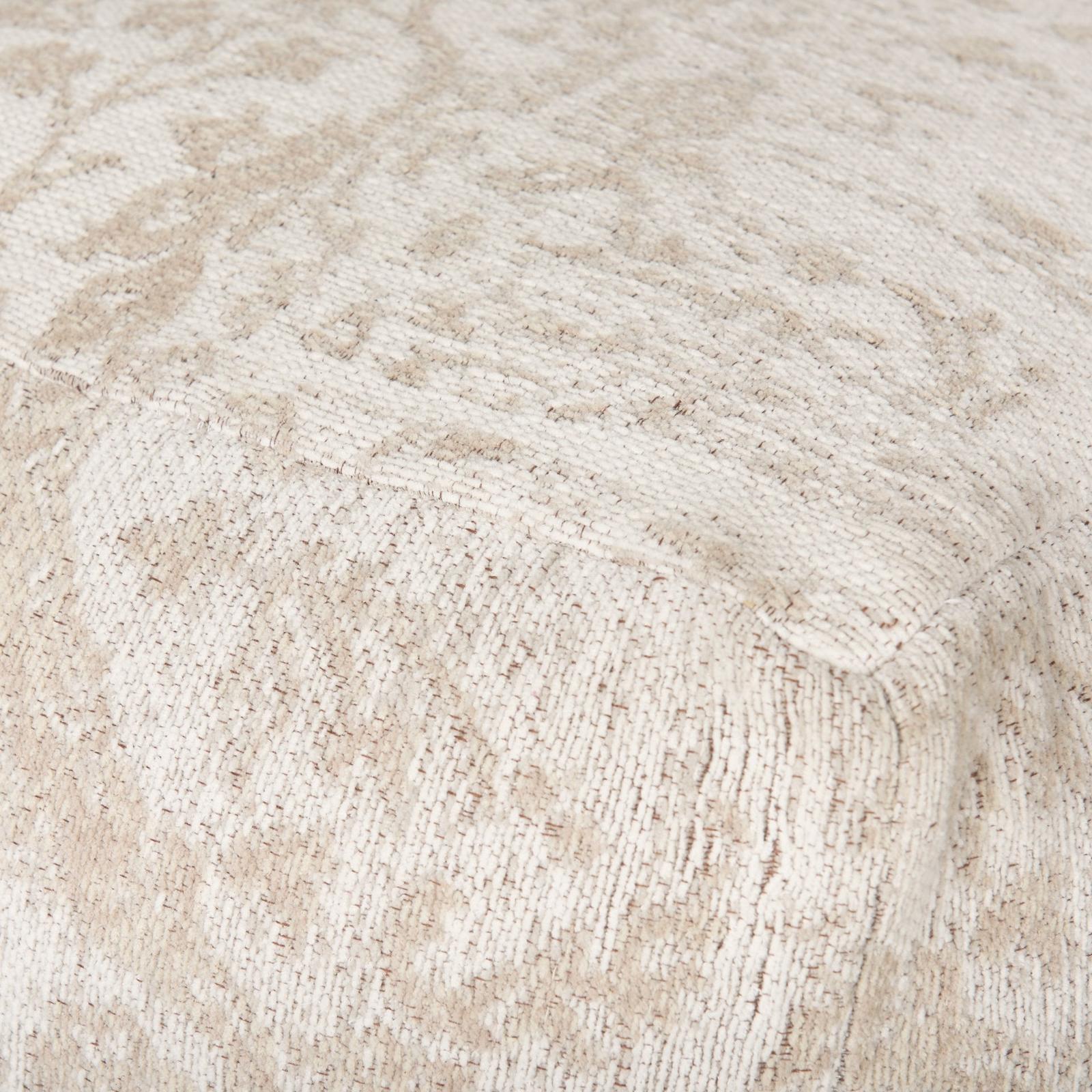 Mercana Khloe Pouf