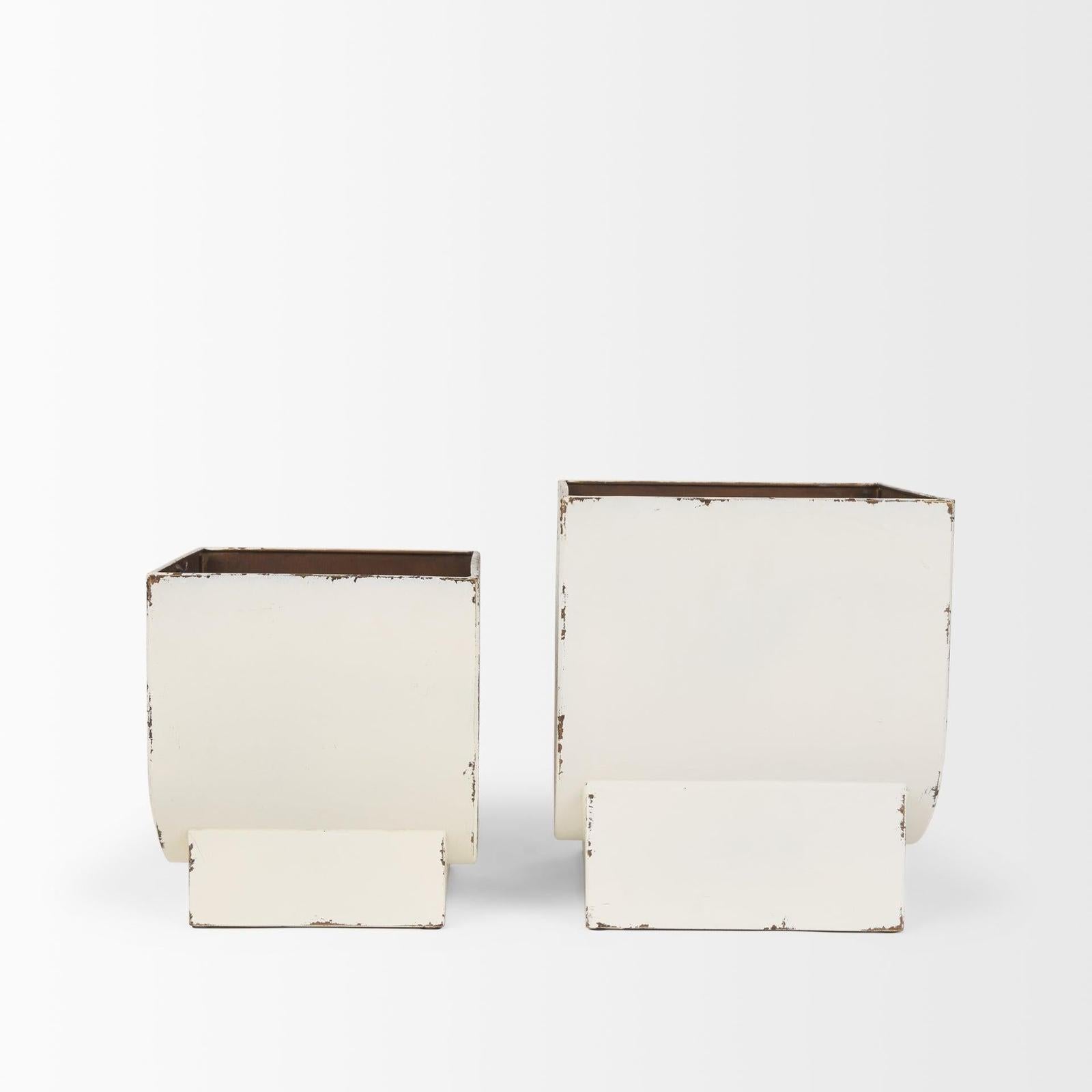 Mercana Medina Off White w/ Gold Antiquing Metal Planters - Set of 2