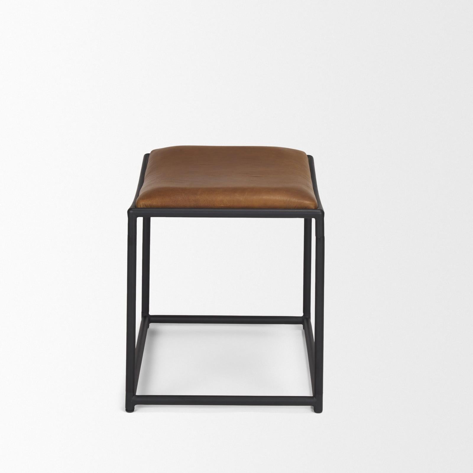 Mercana Taniel Leather w/ Black Metal Stool