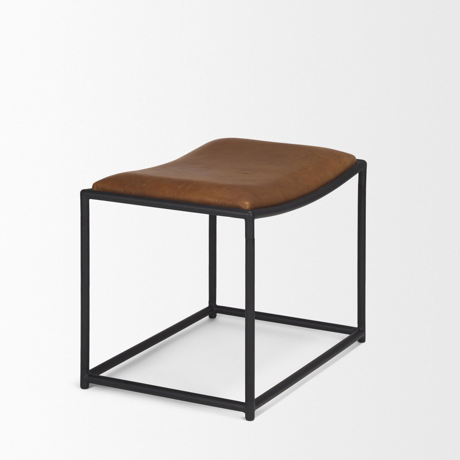 Mercana Taniel Leather w/ Black Metal Stool