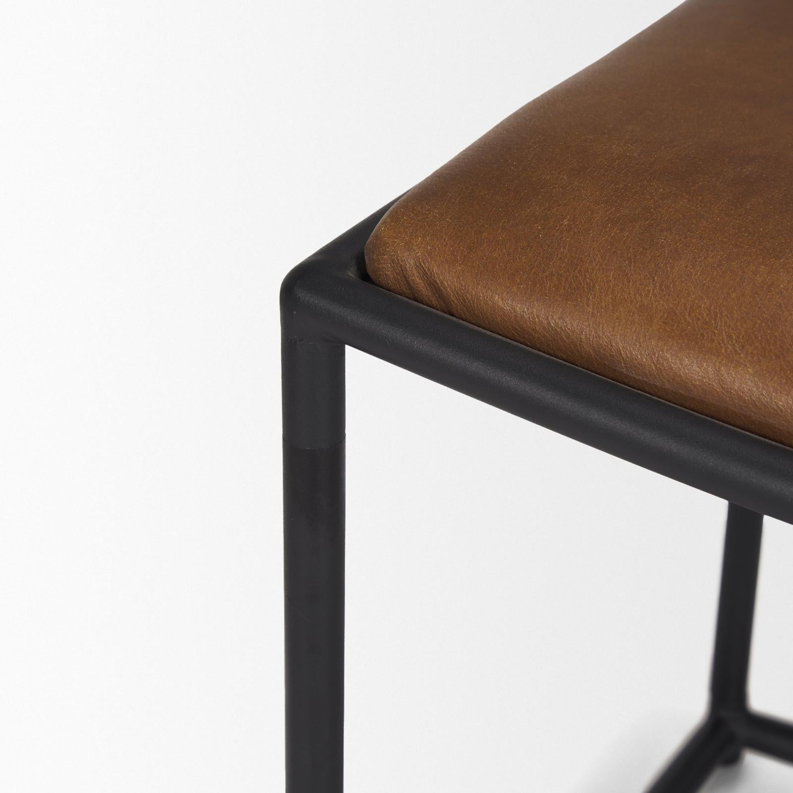 Mercana Taniel Leather w/ Black Metal Stool
