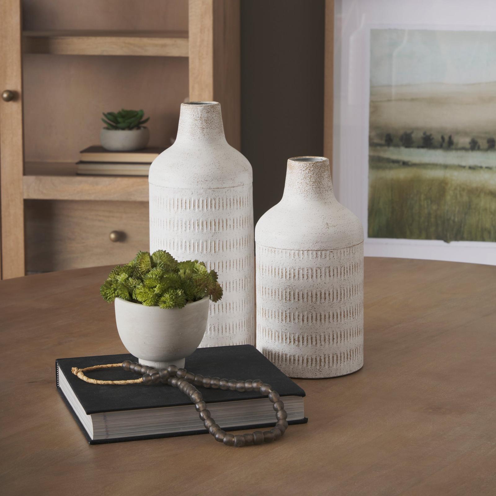 Mercana Tisha White W/ Terracotta Distressing Metal Vase