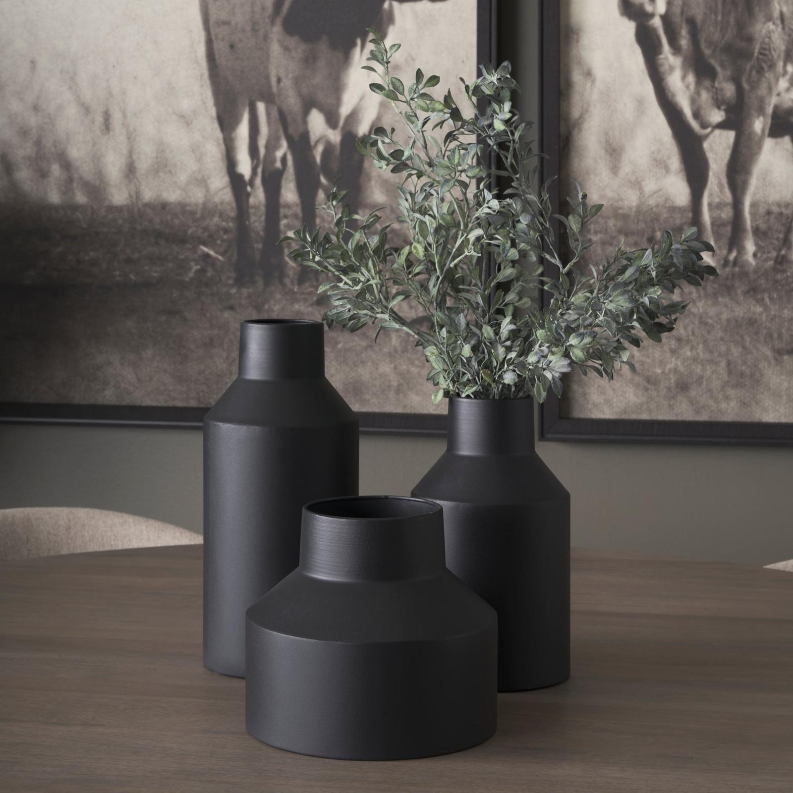 Mercana Tosca Matte Black Metal Vase