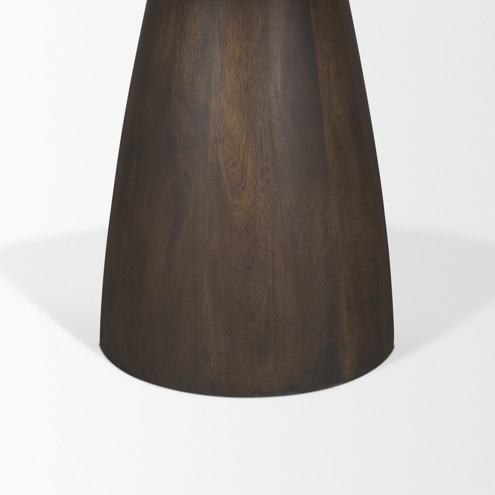 Mercana Allyson Round Pedestal Dining Table