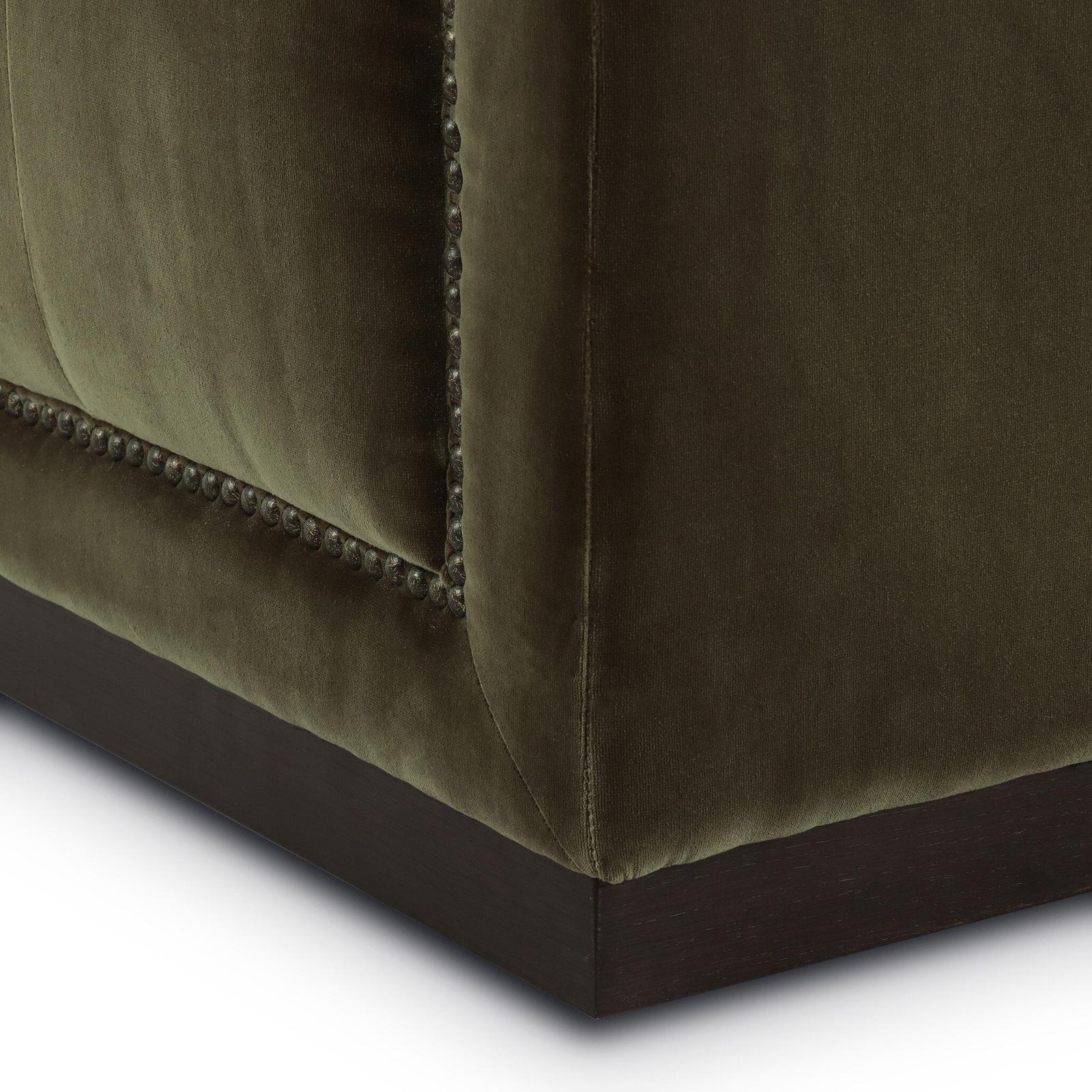 Maxx Swivel Chair