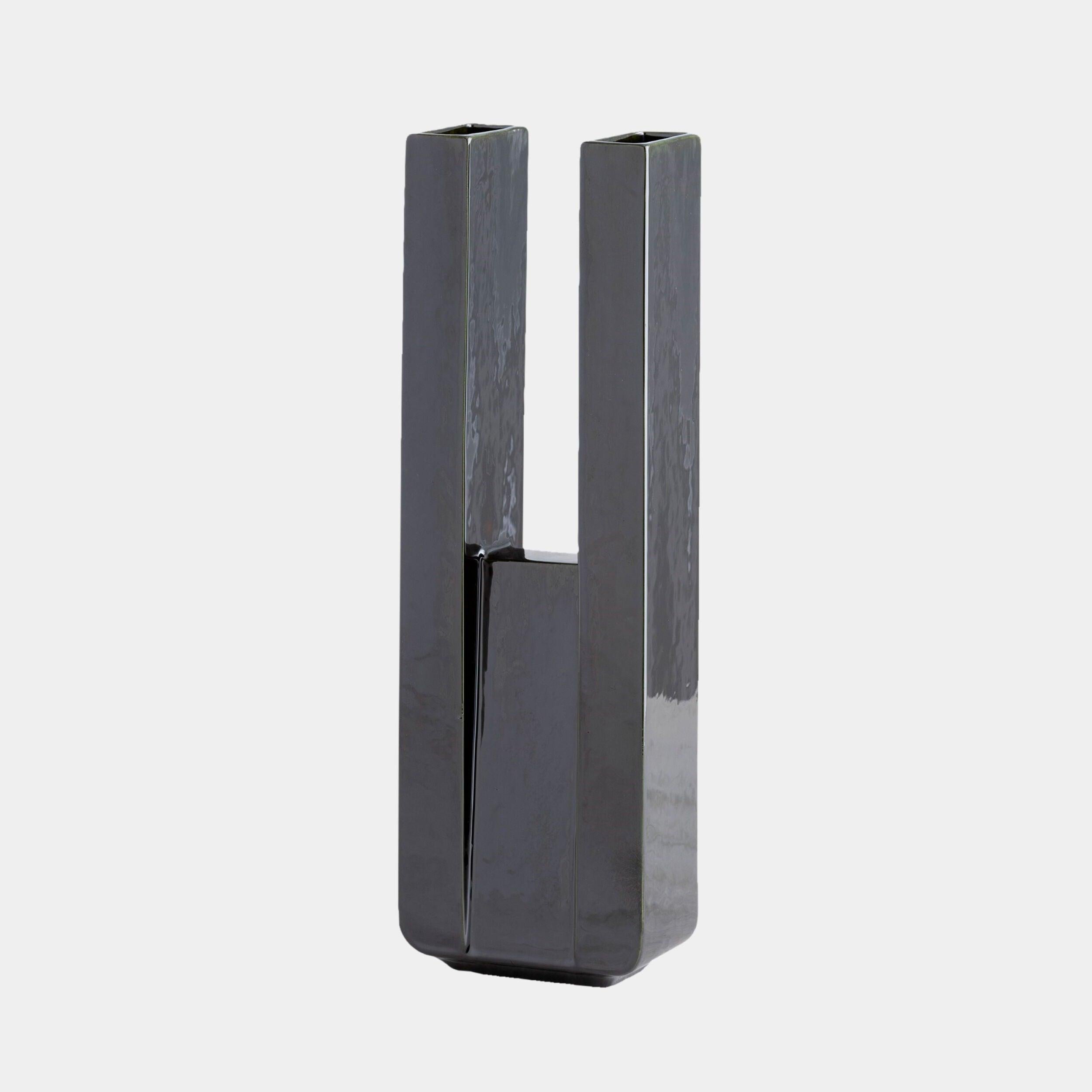Global Views Metropolis Vase