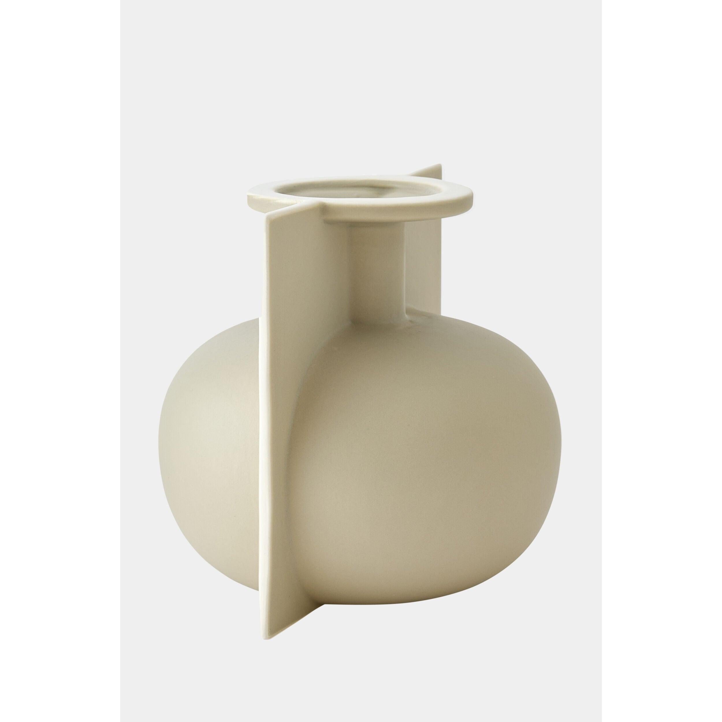 Global Views Brim Vase