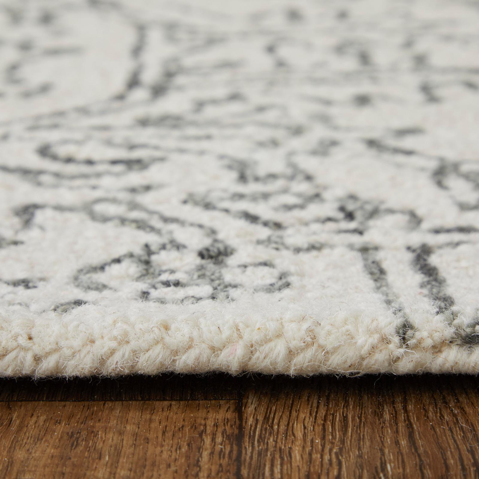 Feizy Belfort 8778F Transitional Medallion Rug in White/Gray