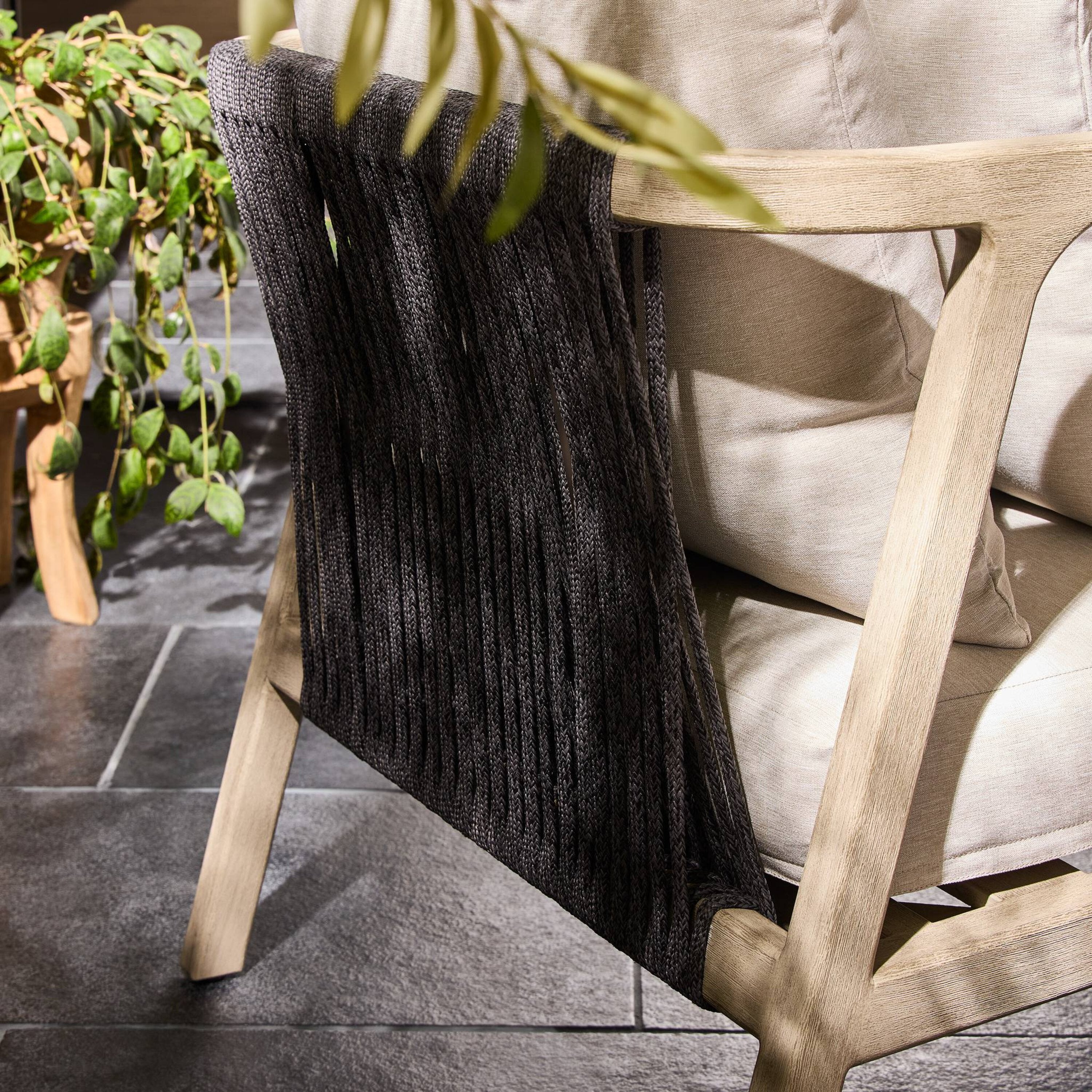 Numa Outdoor Chair