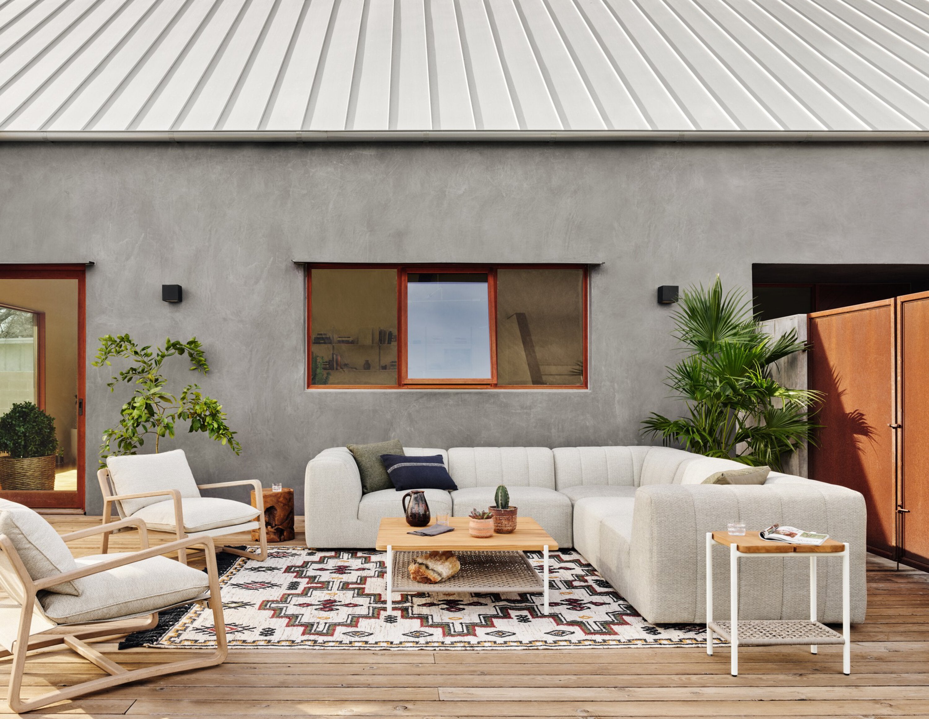 Gwen Outdoor 5 PC Sectional