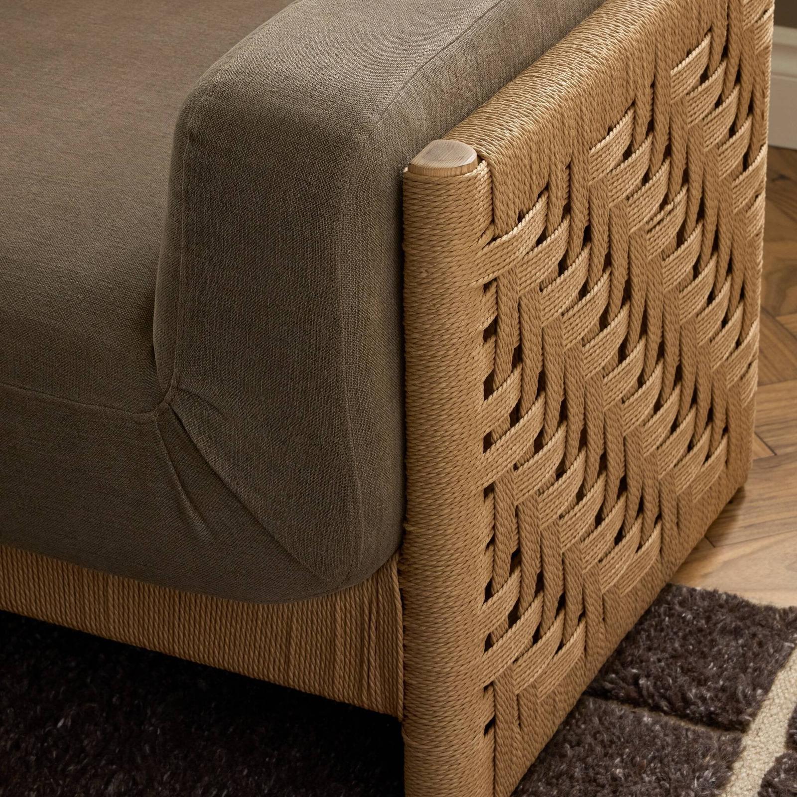 Collier Chaise - Broadway Coffee