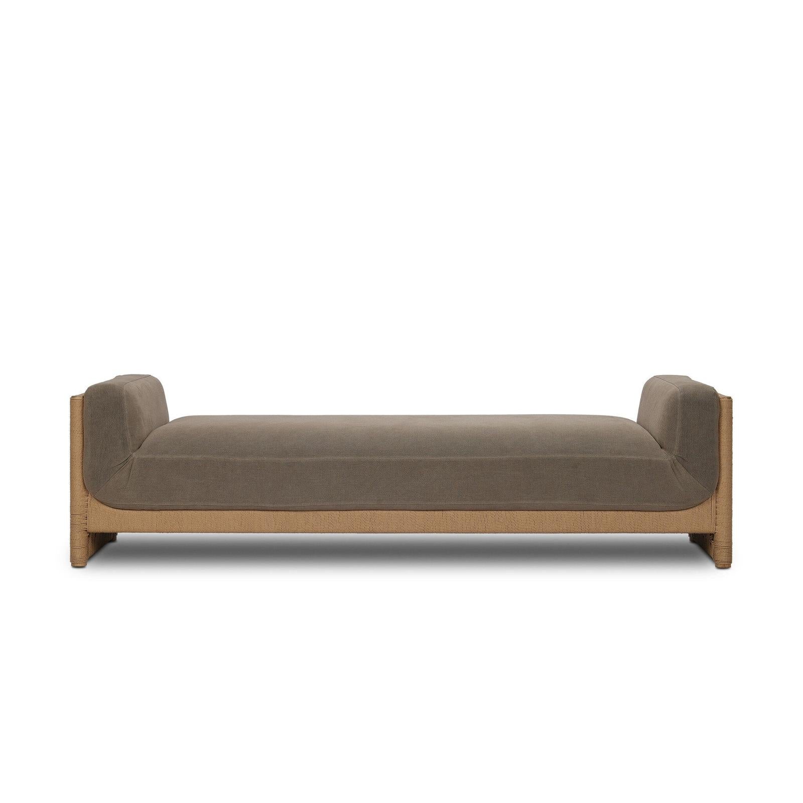 Collier Chaise - Broadway Coffee