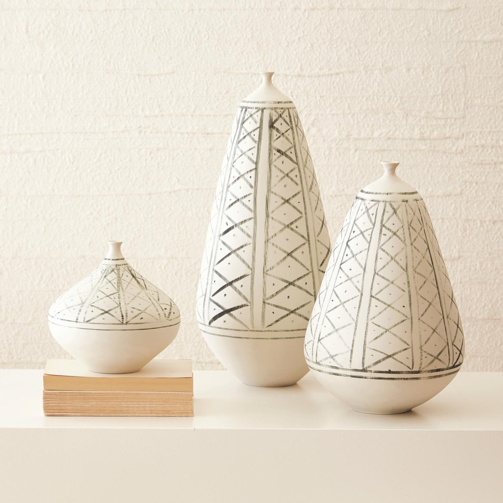 Global Views Hand Painted Grenz Vase