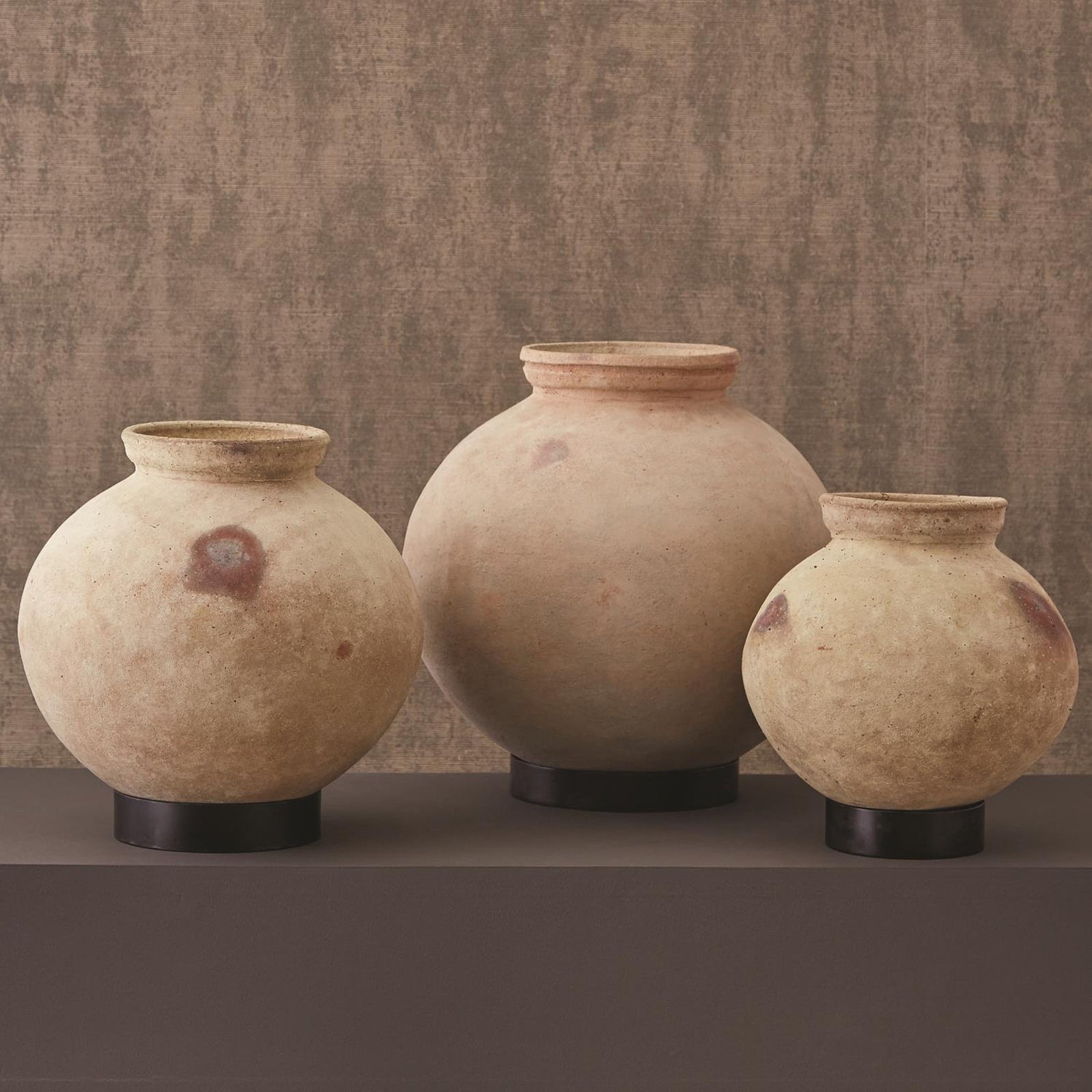 Global Viewson Base Desert Water Pot