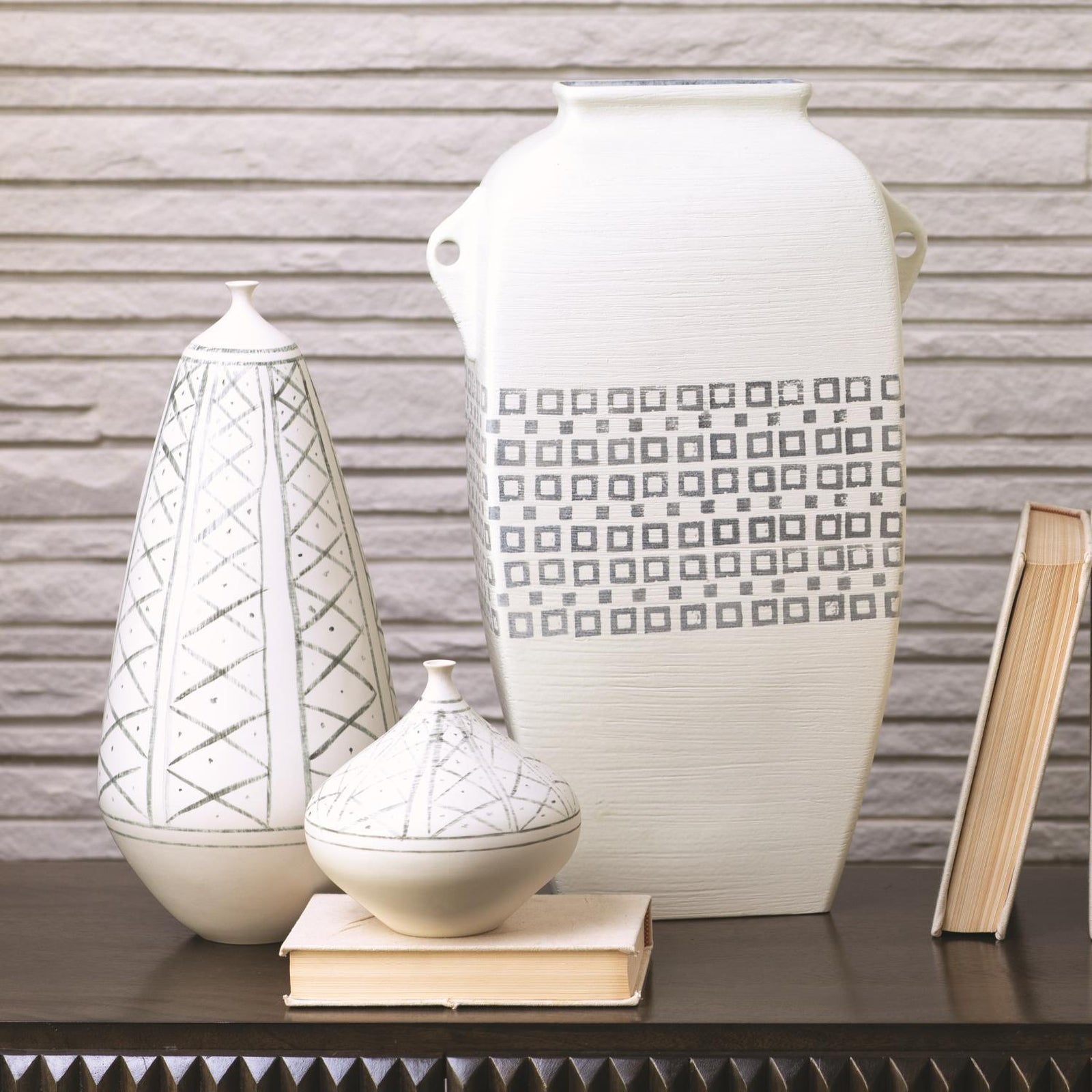 Global Views Hand Painted Grenz Vase