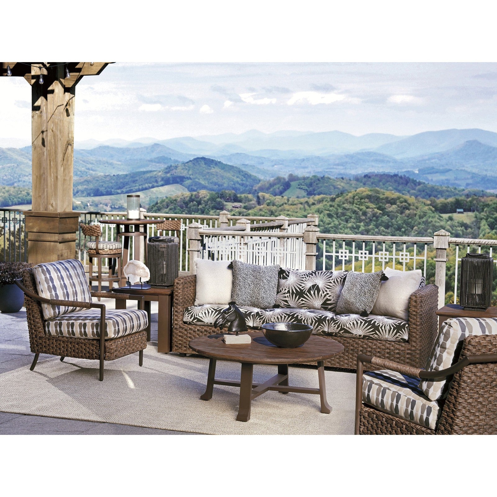 Tommy Bahama Outdoor Kilimanjaro Round Cocktail Table