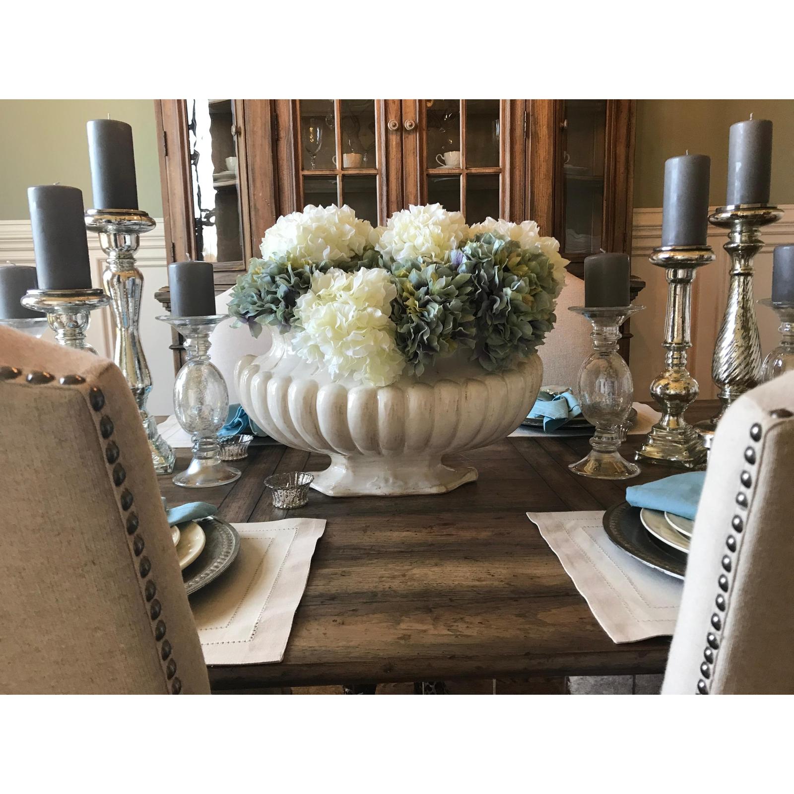 Chelsea House Antique White Oval Pot
