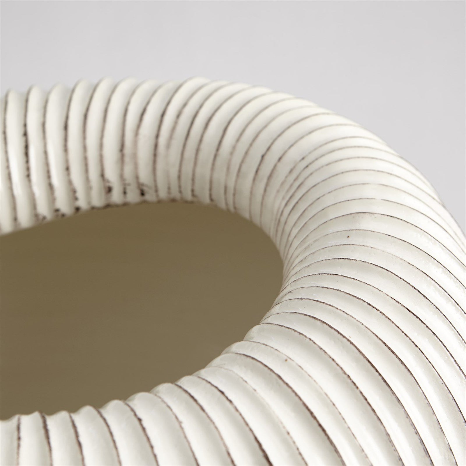 Global Views Ivory Brown Edge Baleen Cachepot