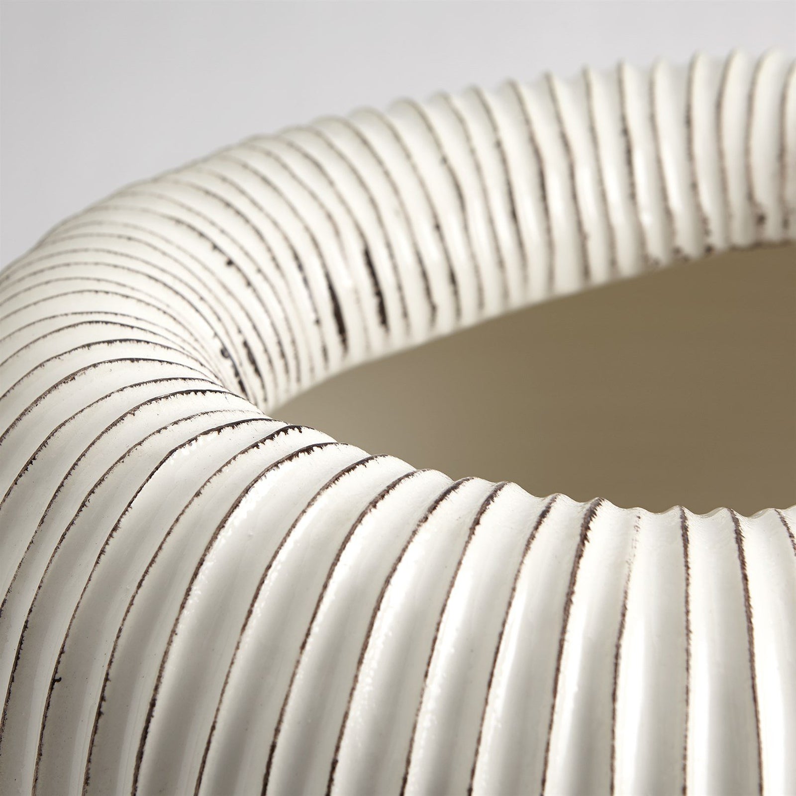 Global Views Ivory Brown Edge Baleen Cachepot