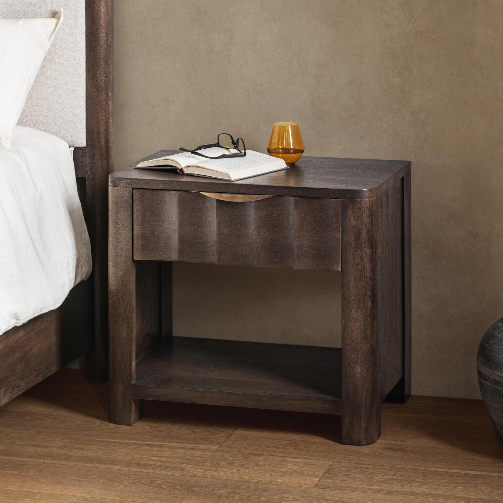 Classic Home Baylee 1 Drawer Nightstand