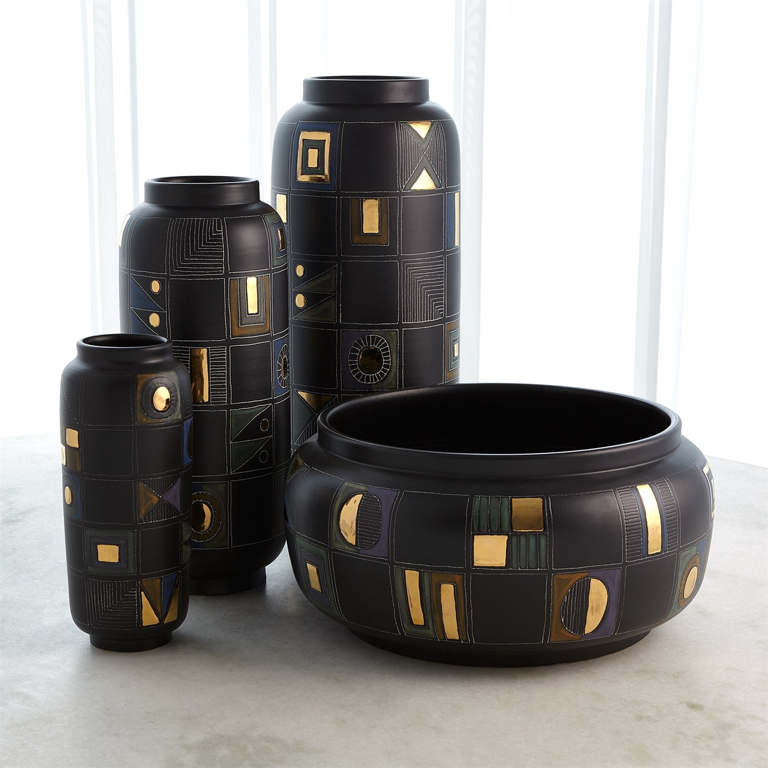 Global Views Script Large Vase DSC