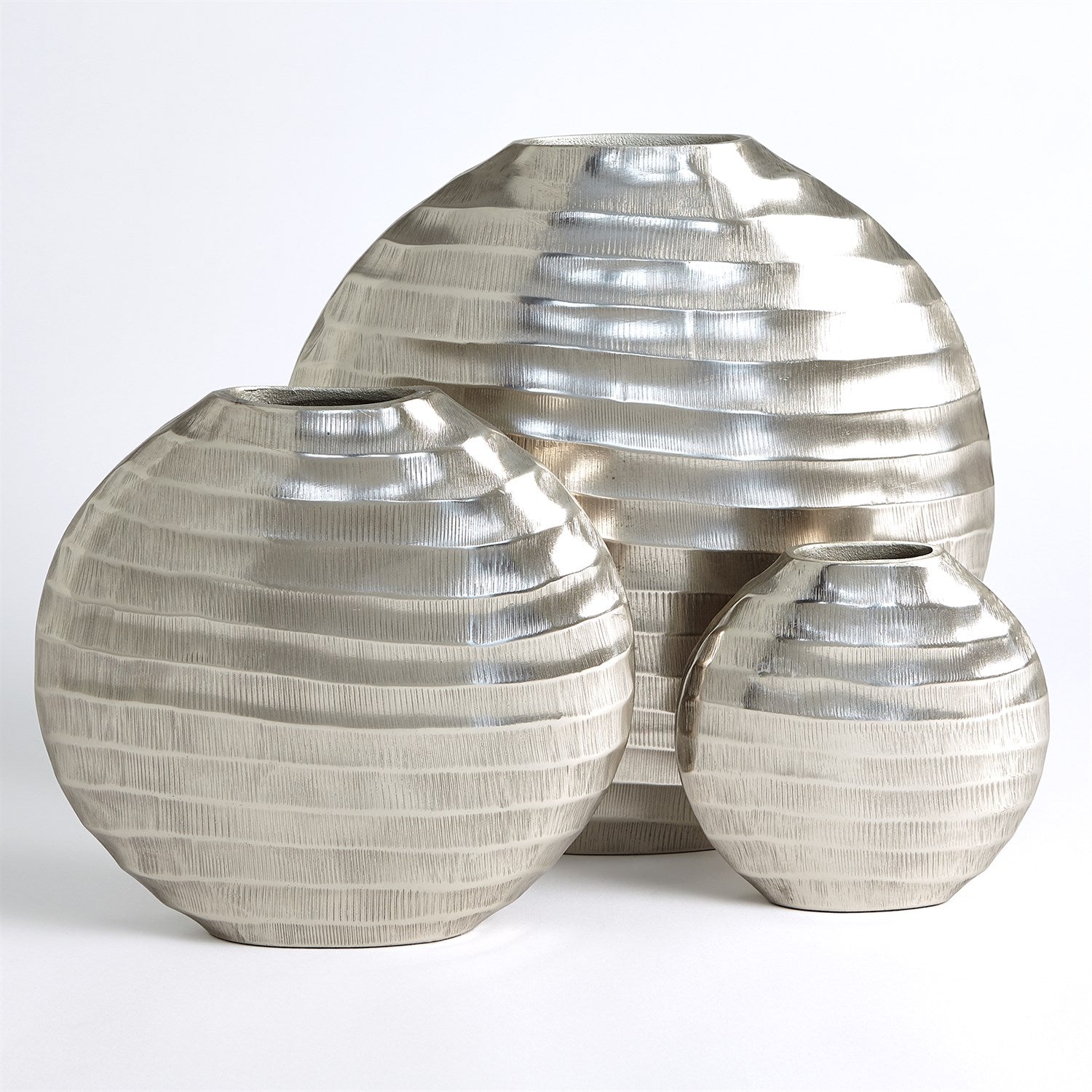 Global Views Chased Oval Vase